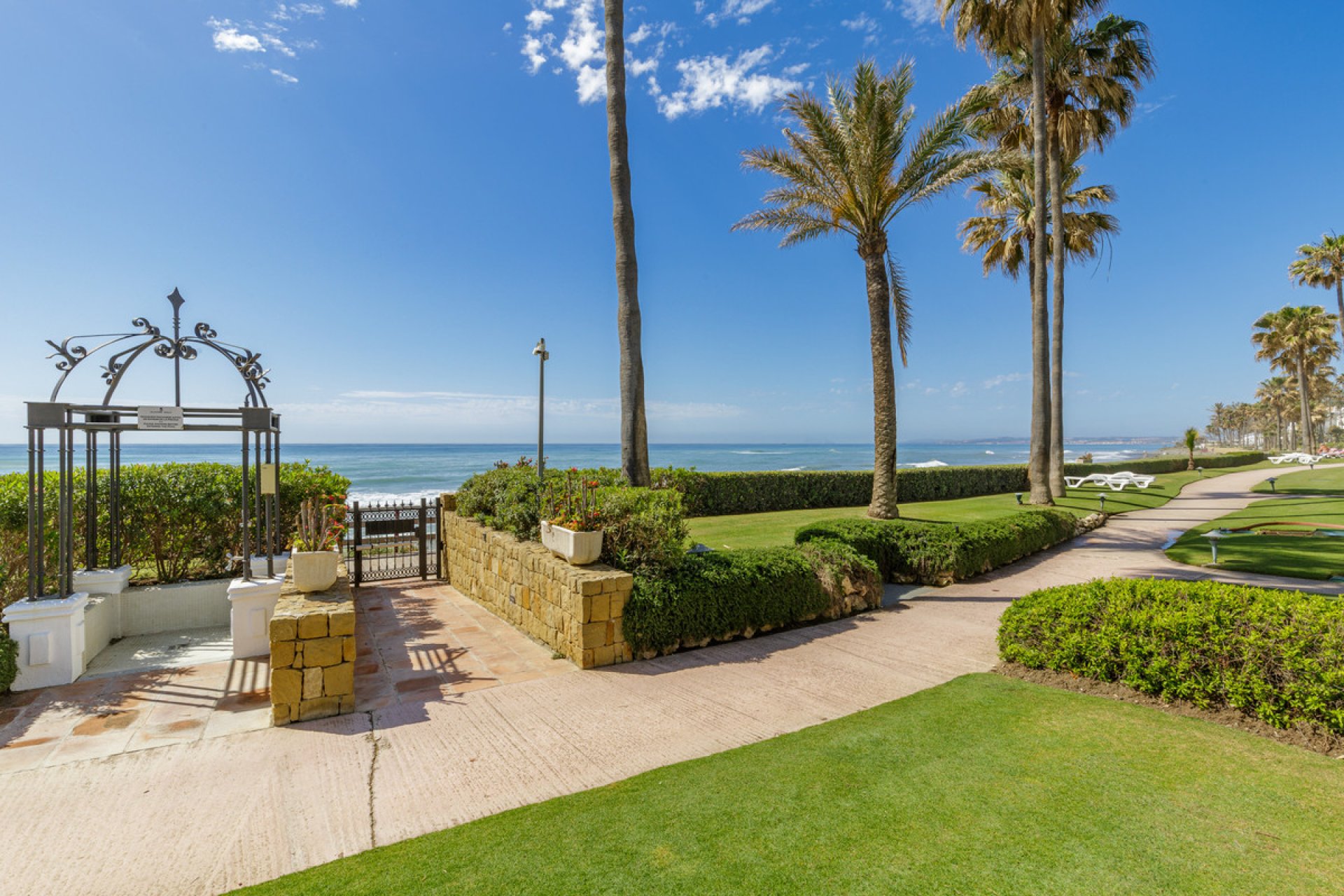 Resale - Apartment - Penthouse - Estepona - Estepona Centro