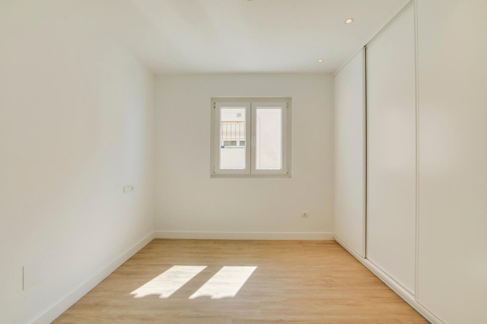 Resale - Apartment - Penthouse - Estepona - Estepona Centro