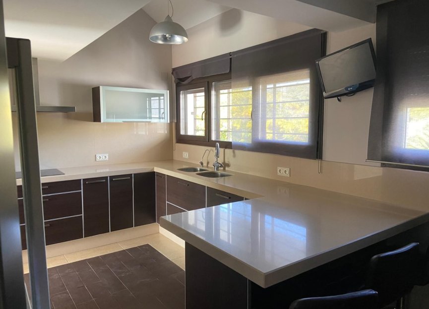 Resale - Apartment - Penthouse - Estepona - Estepona Centro