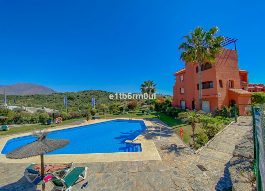 Resale - Apartment - Penthouse - Estepona - Estepona Centro