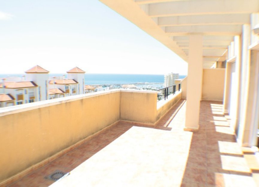 Resale - Apartment - Penthouse - Estepona - Estepona Centro