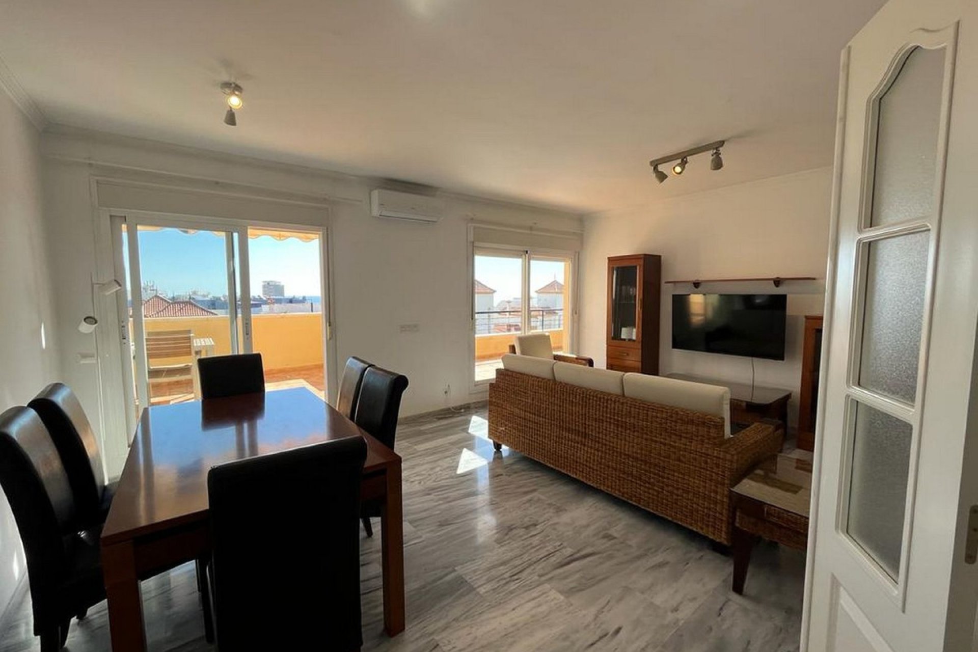 Resale - Apartment - Penthouse - Estepona - Estepona Centro