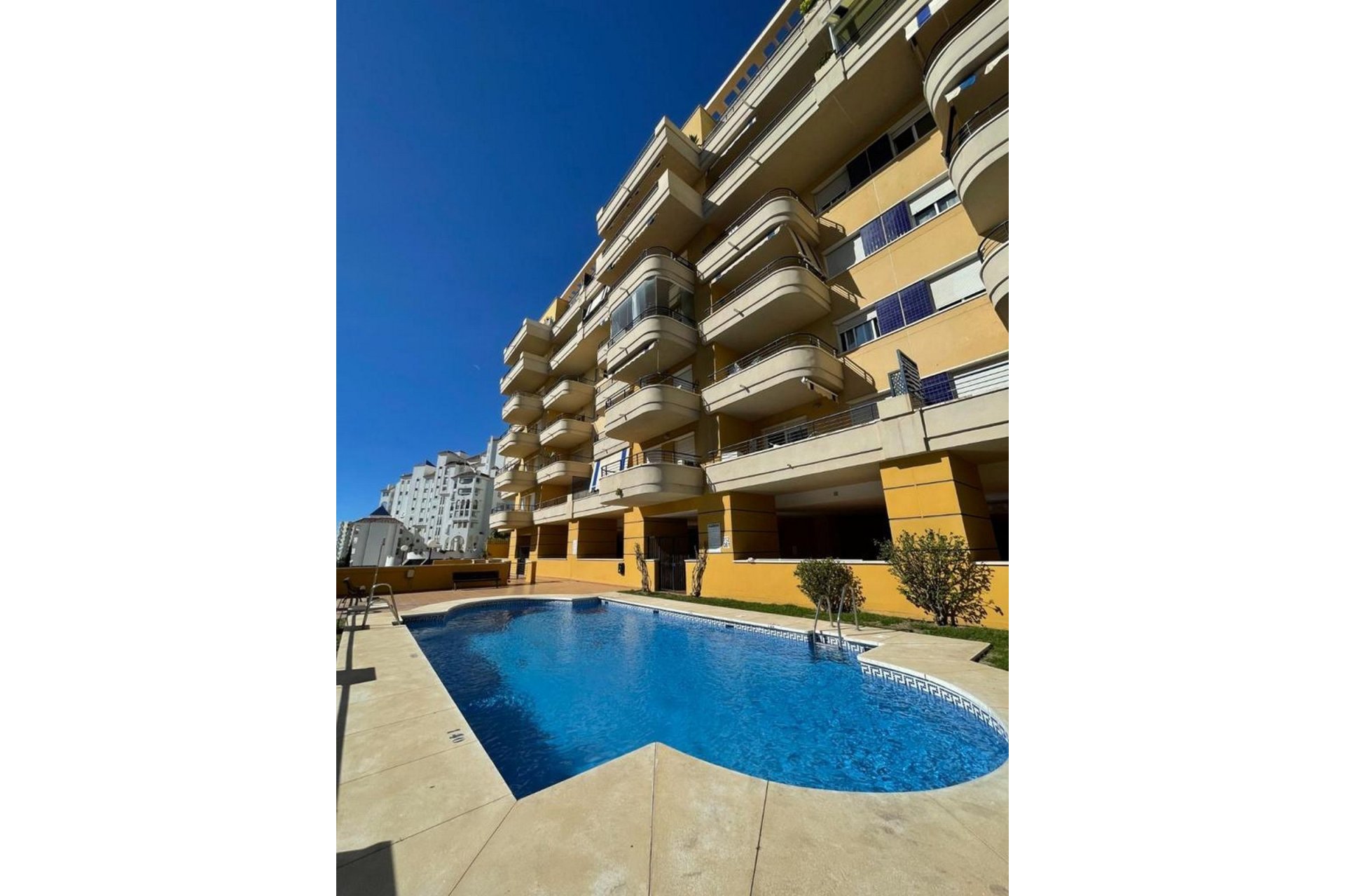 Resale - Apartment - Penthouse - Estepona - Estepona Centro