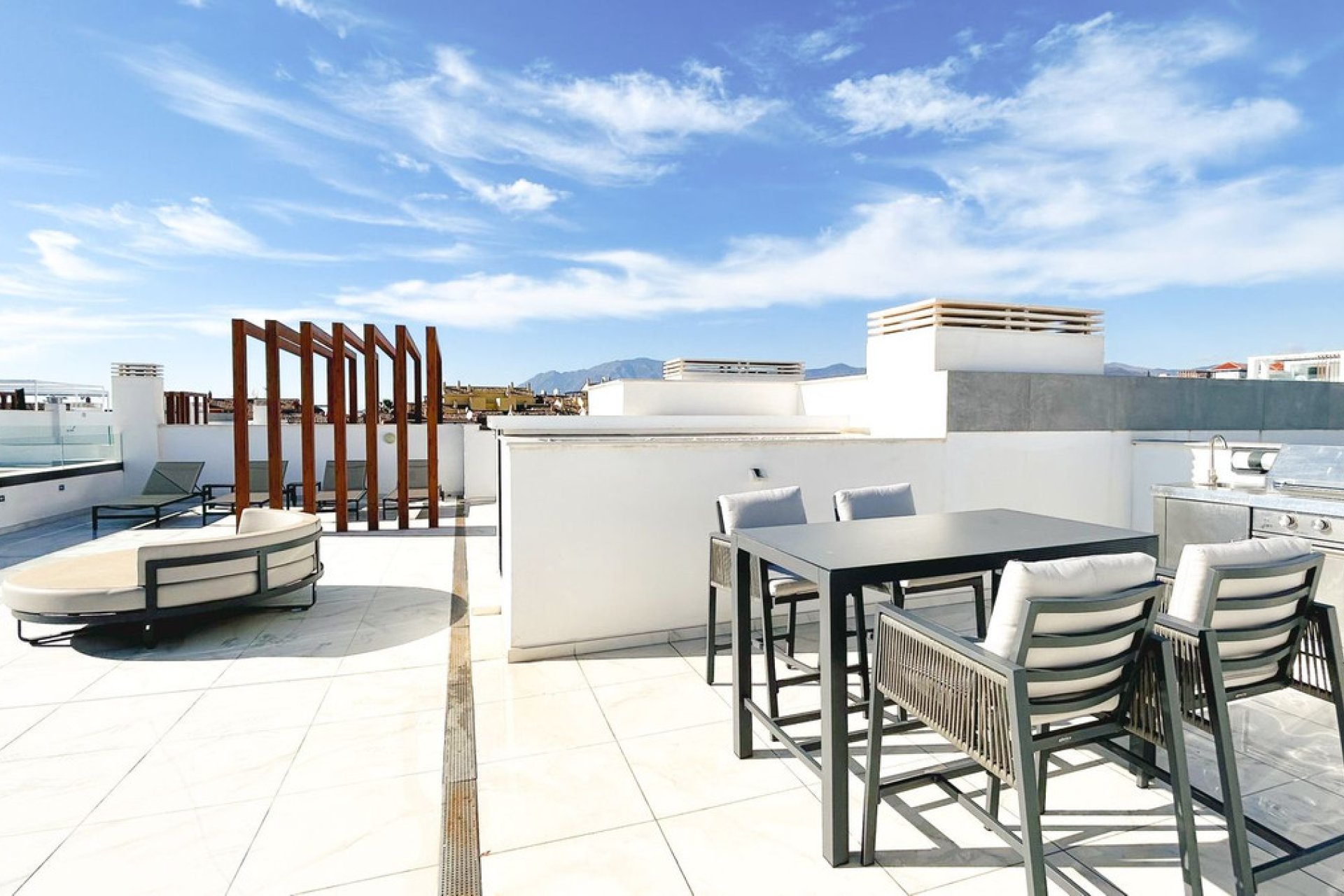 Resale - Apartment - Penthouse - Estepona - Estepona Centro