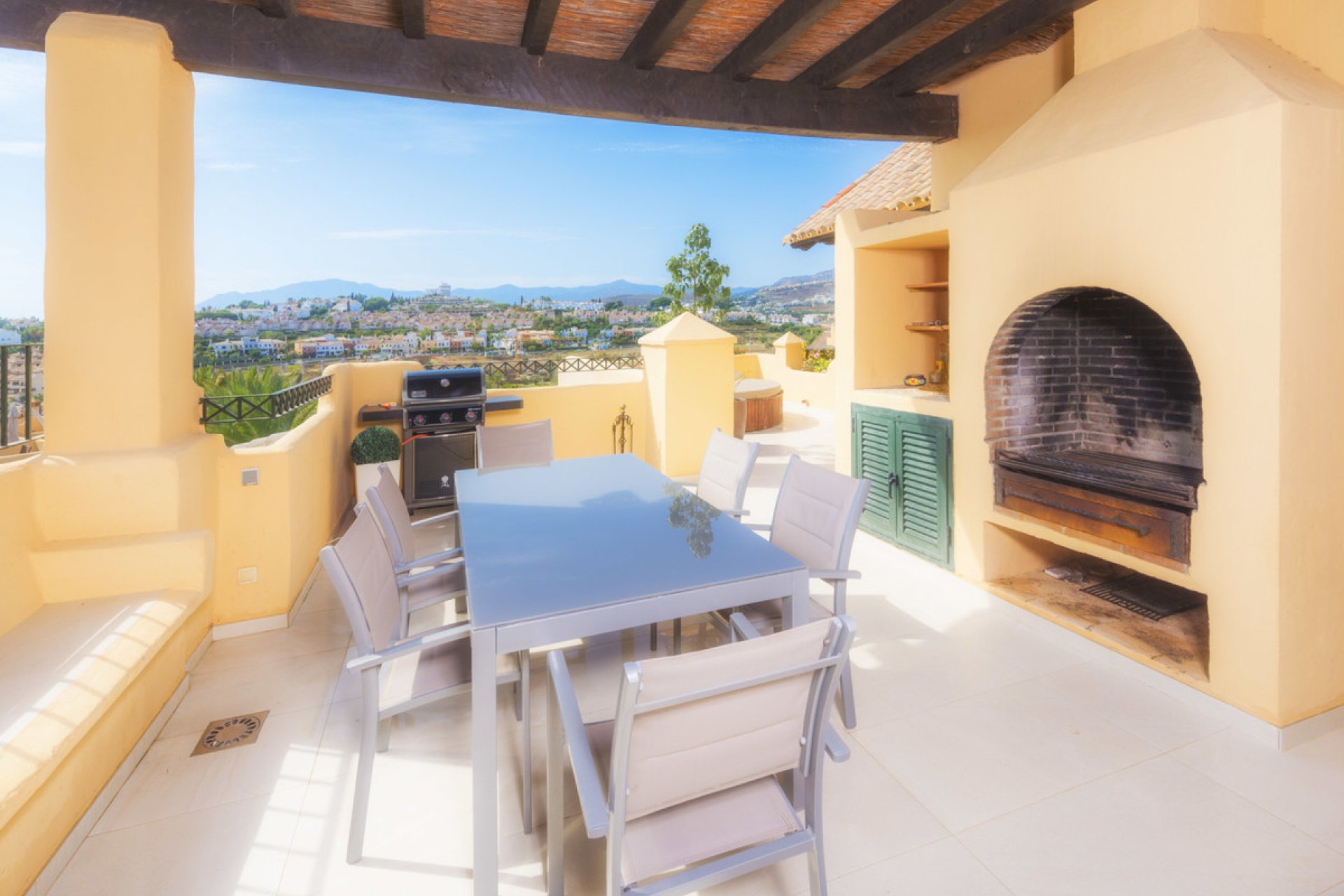 Resale - Apartment - Penthouse - Estepona - Estepona Centro