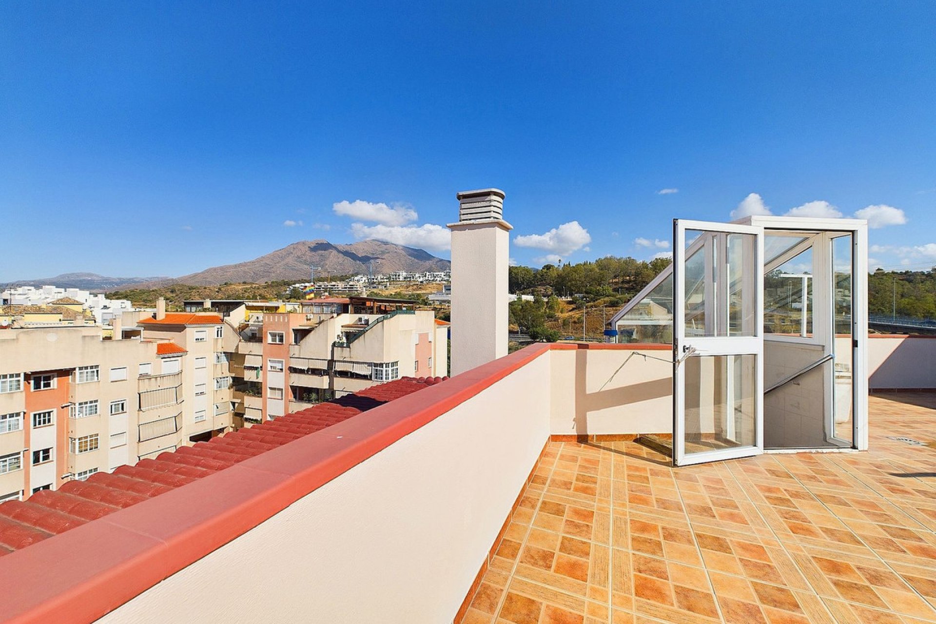 Resale - Apartment - Penthouse - Estepona - Estepona Centro