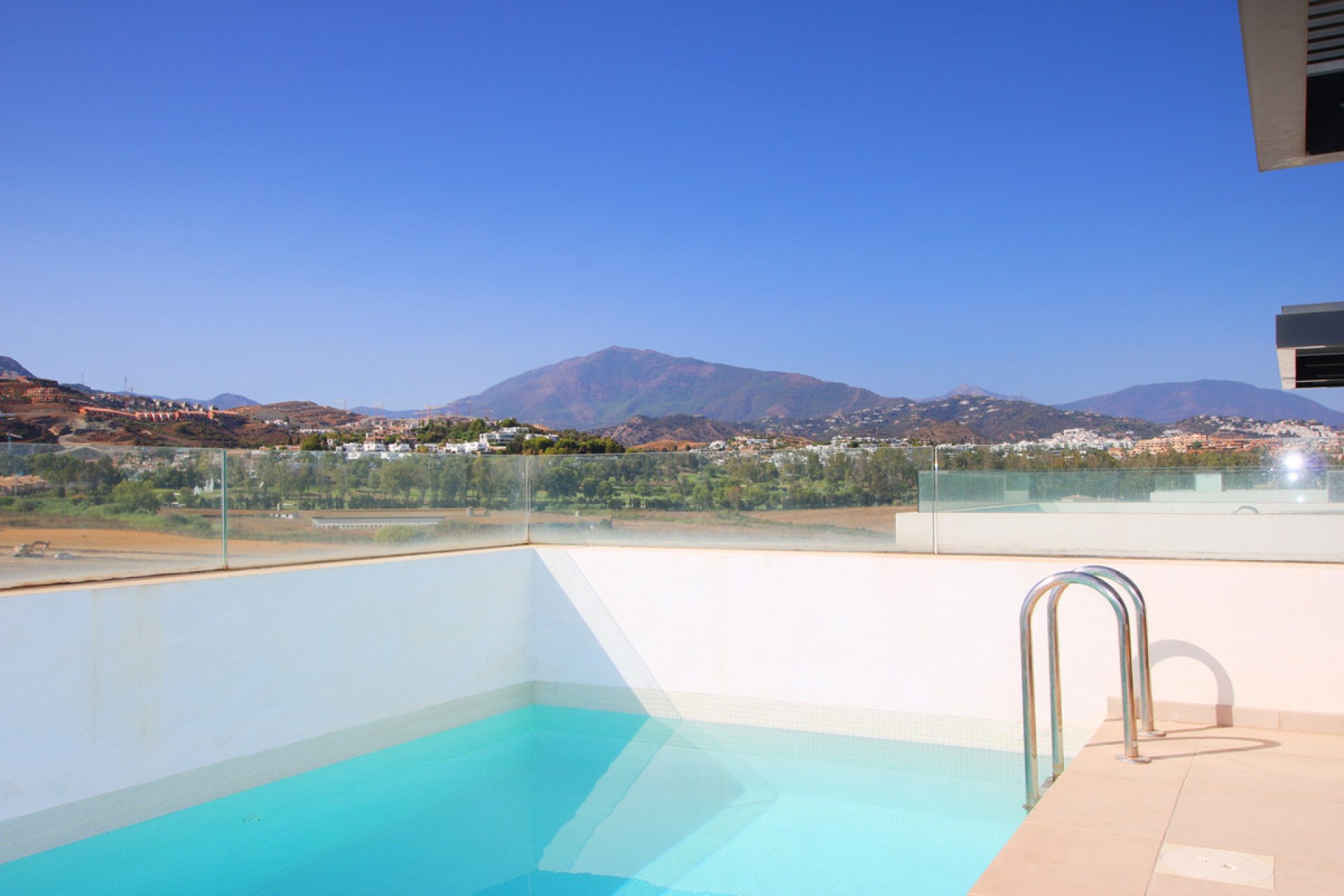 Resale - Apartment - Penthouse - Estepona - Estepona Centro