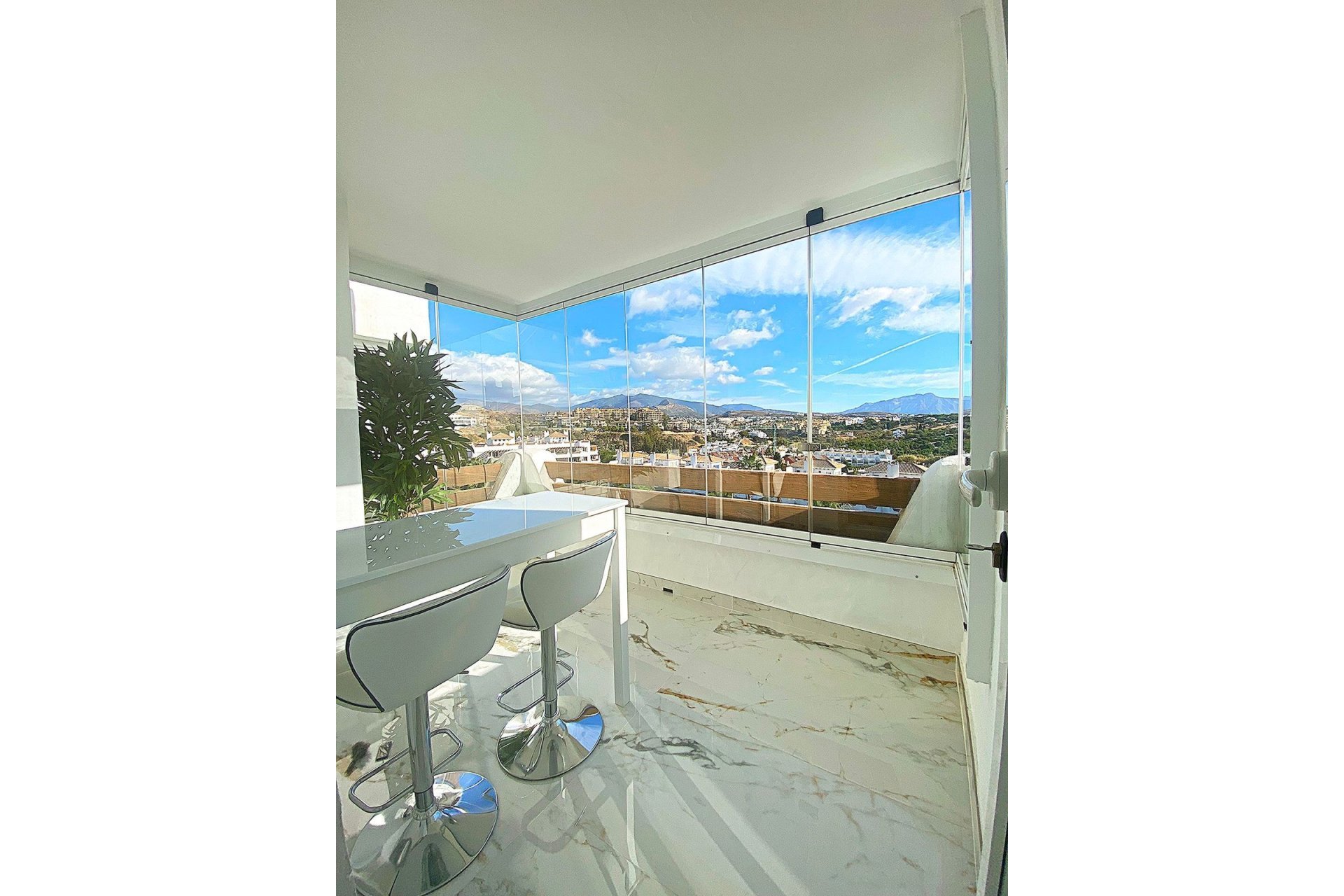 Resale - Apartment - Penthouse - Estepona - Estepona Centro