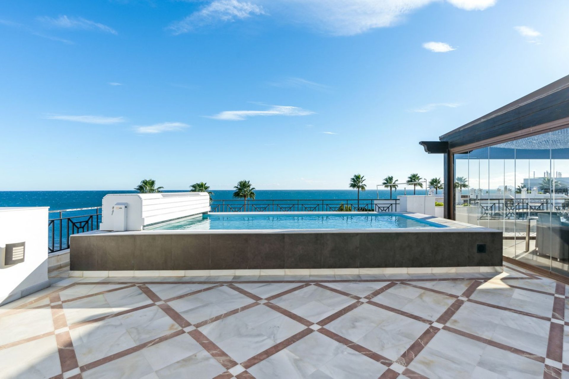 Resale - Apartment - Penthouse - Estepona - Estepona Centro