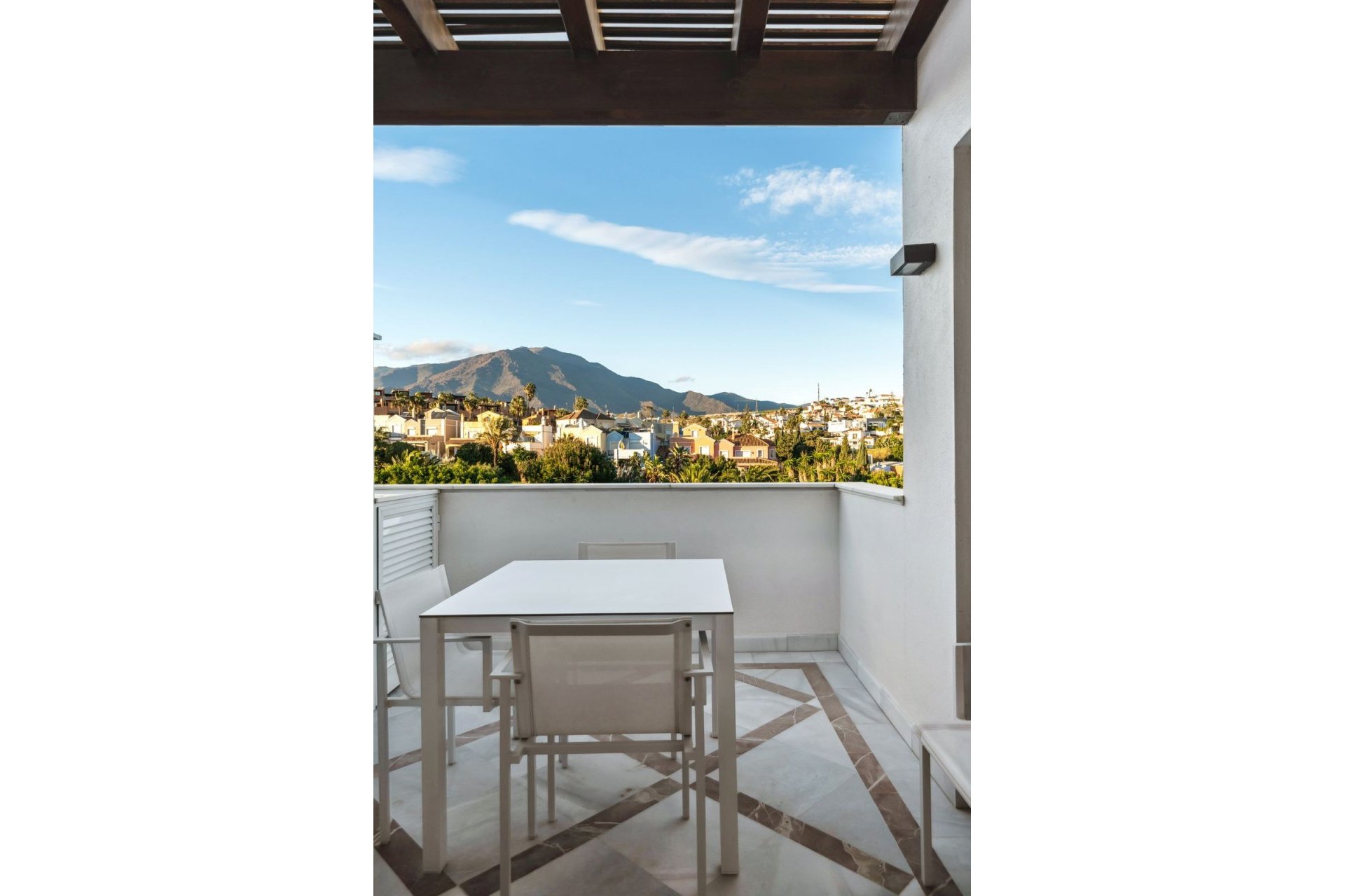 Resale - Apartment - Penthouse - Estepona - Estepona Centro