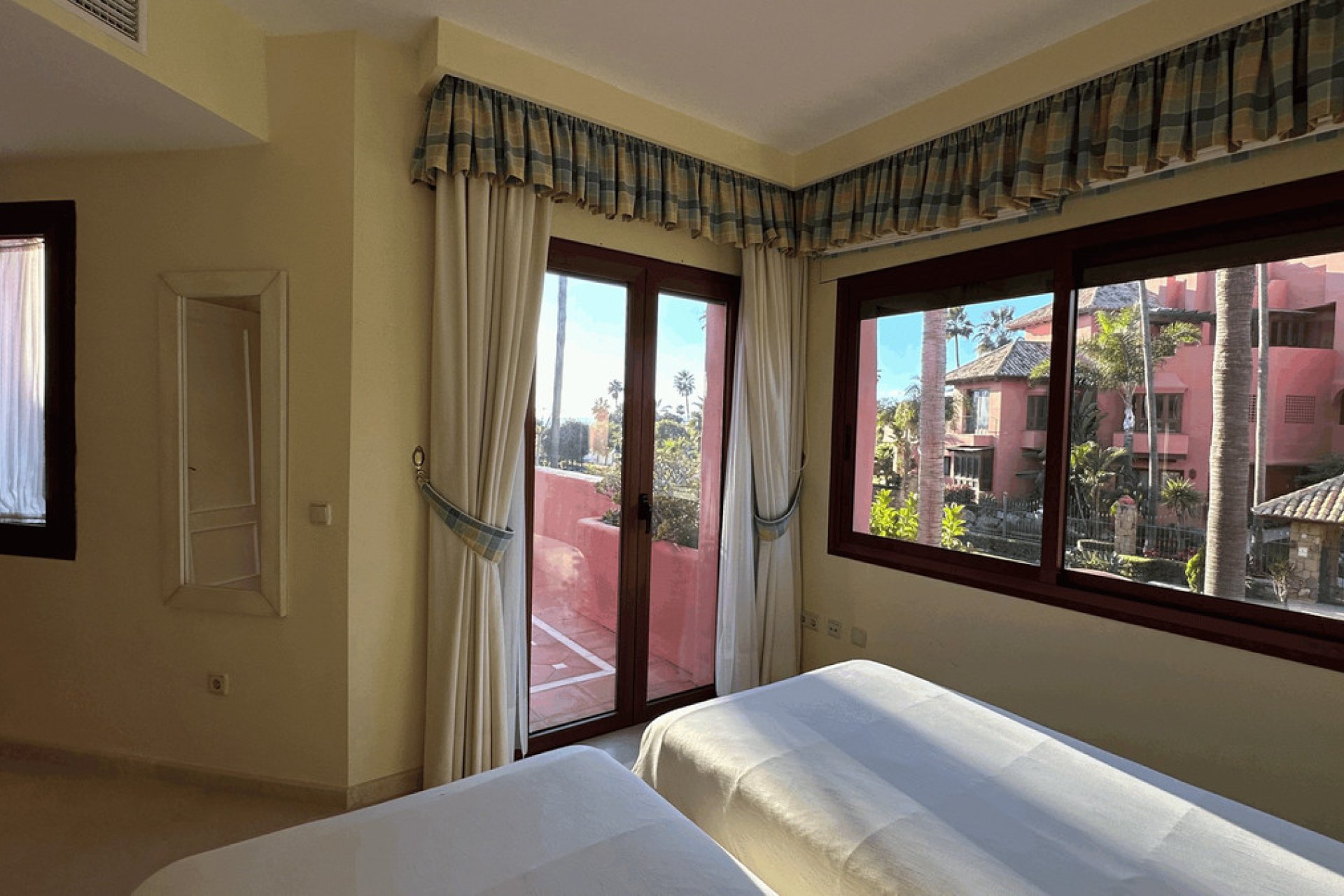 Resale - Apartment - Penthouse - Estepona - Estepona Centro