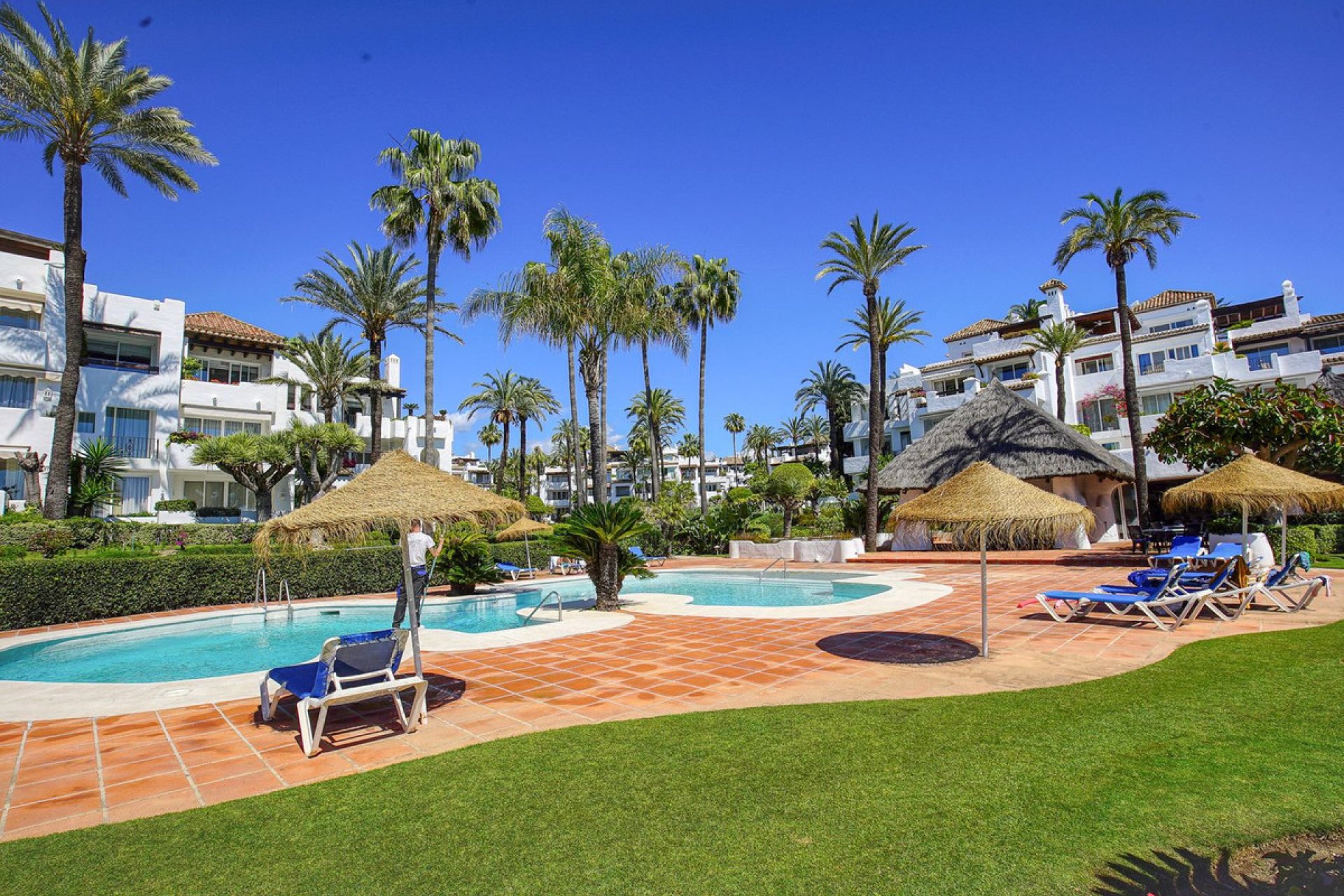 Resale - Apartment - Penthouse - Estepona - Estepona Centro