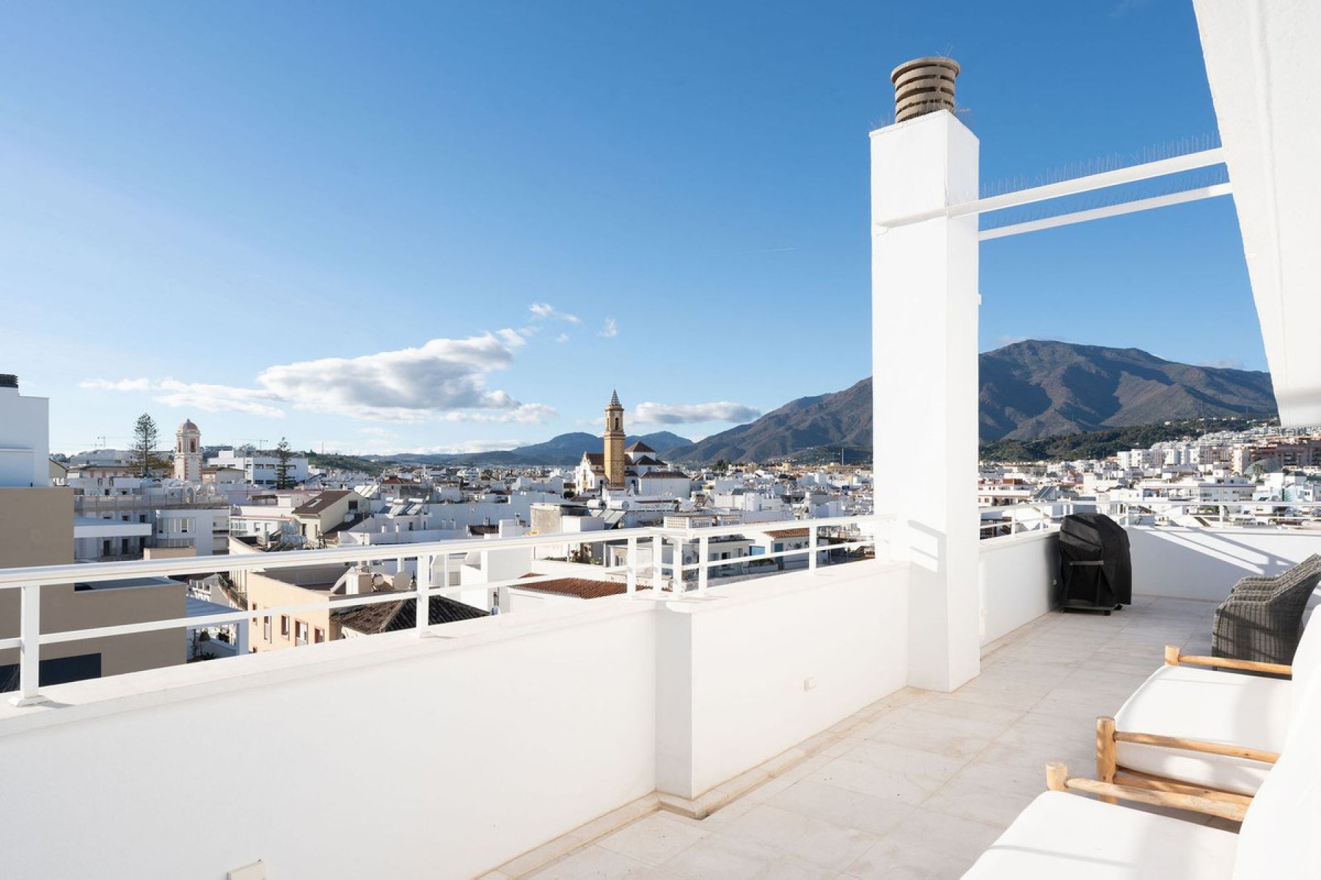 Resale - Apartment - Penthouse - Estepona - Estepona Centro