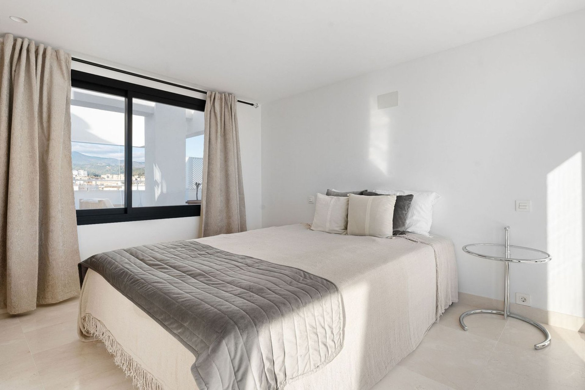 Resale - Apartment - Penthouse - Estepona - Estepona Centro