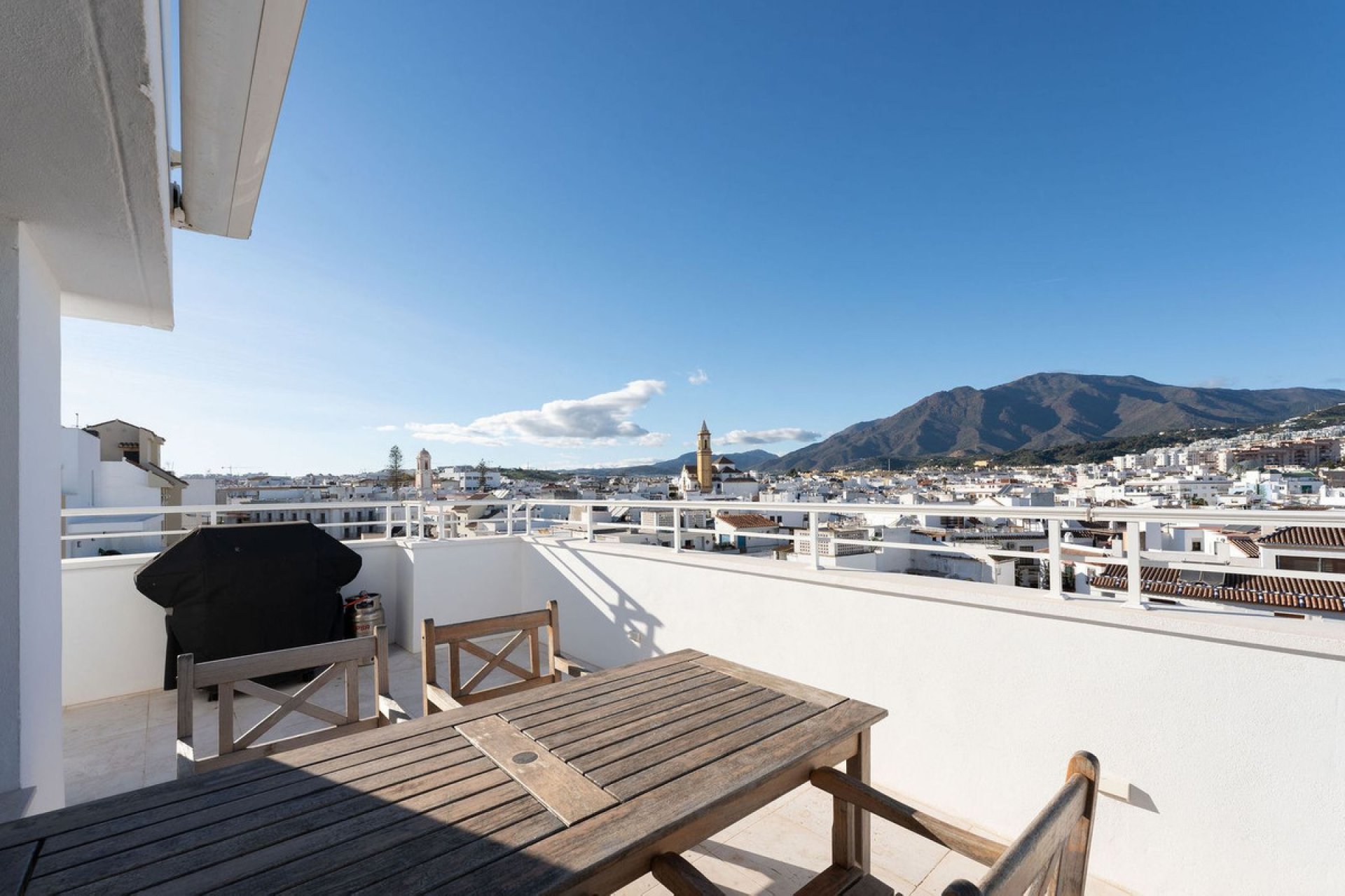 Resale - Apartment - Penthouse - Estepona - Estepona Centro