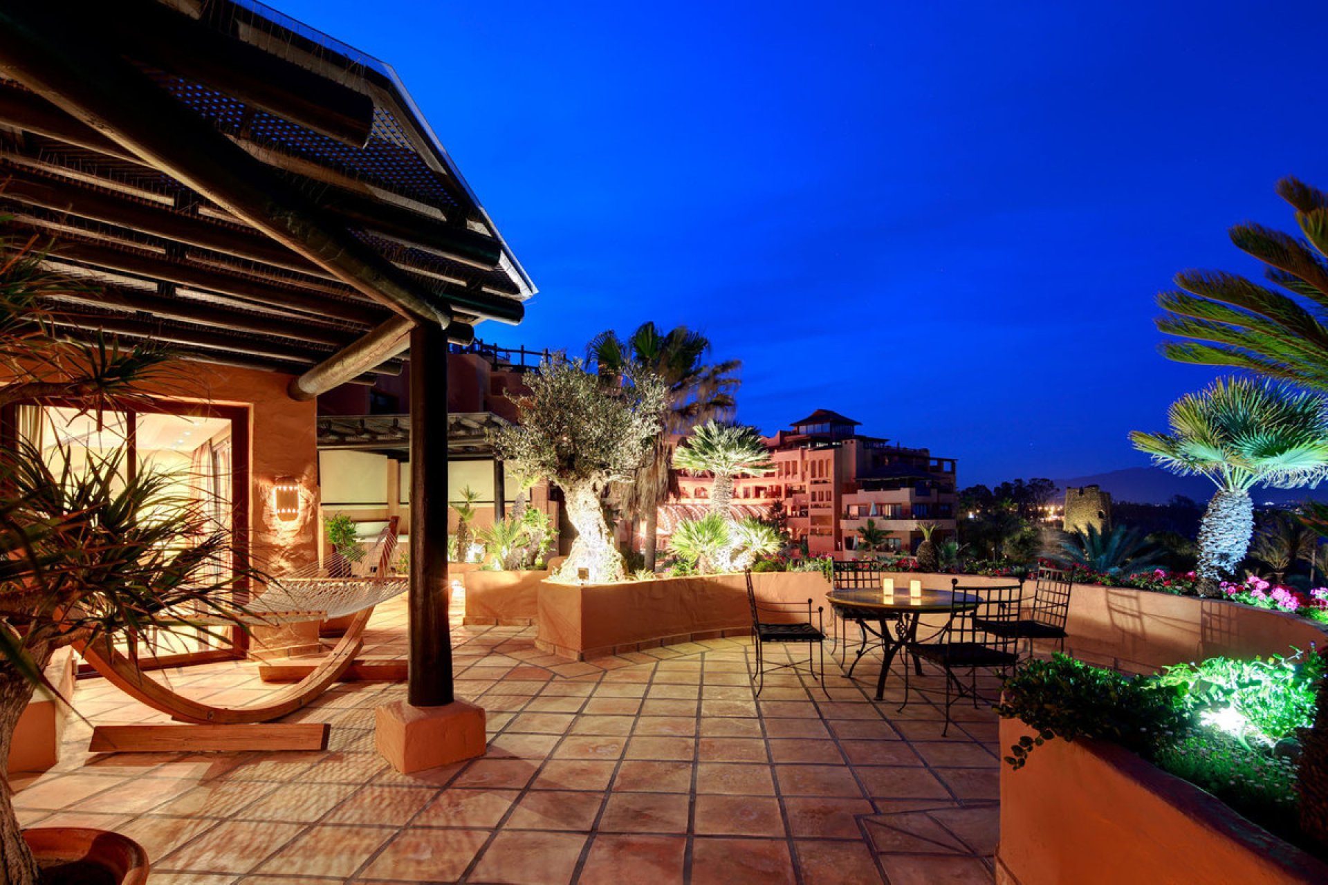 Resale - Apartment - Penthouse - Estepona - Estepona Centro