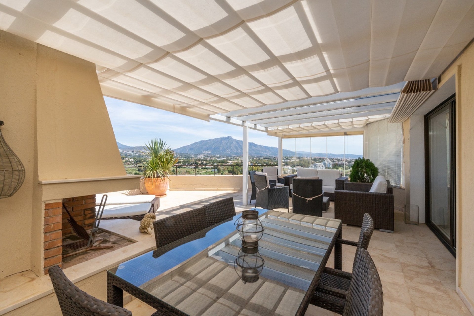 Resale - Apartment - Penthouse - Estepona - Estepona Centro