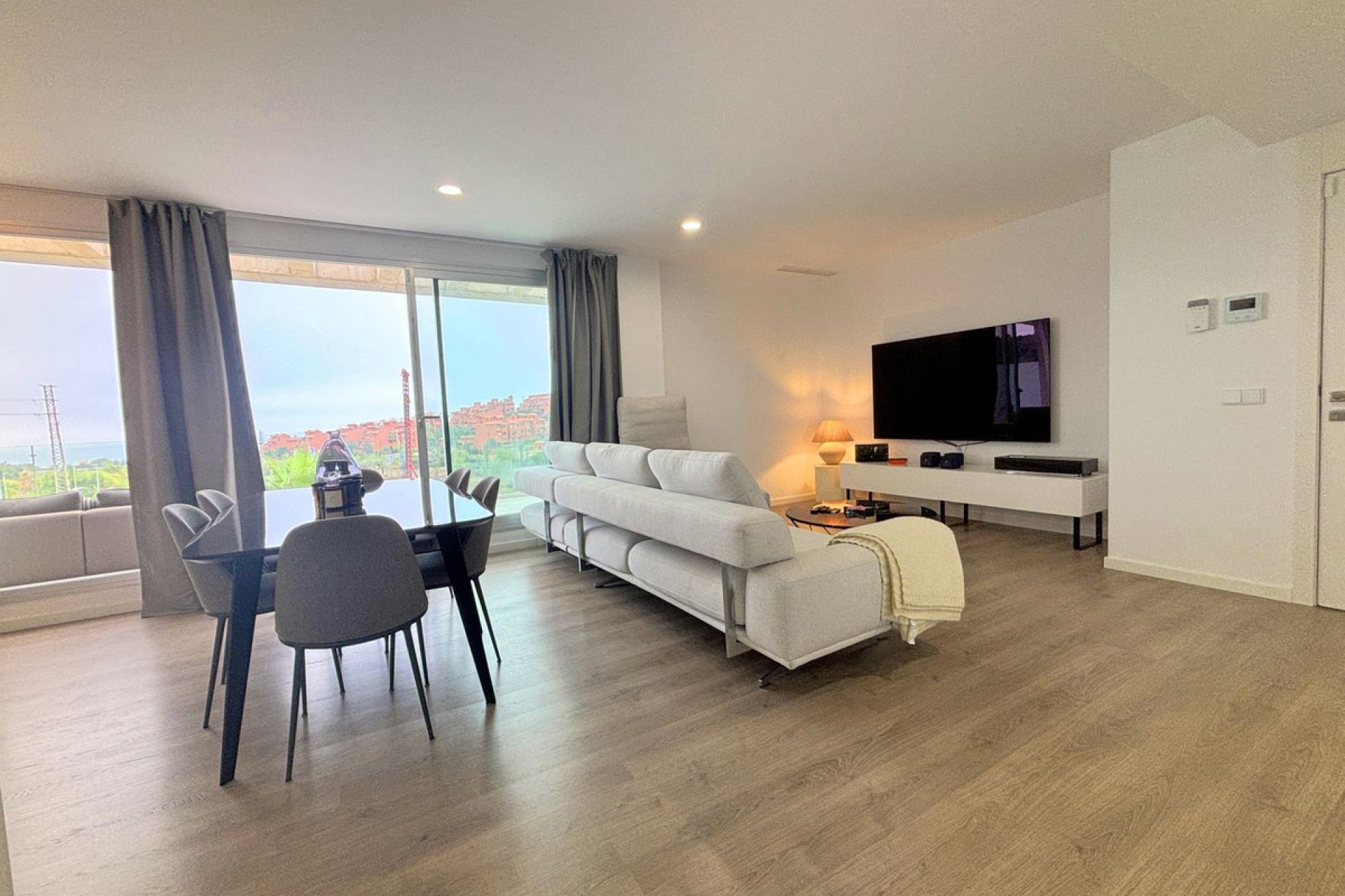 Resale - Apartment - Penthouse - Estepona - Estepona Centro