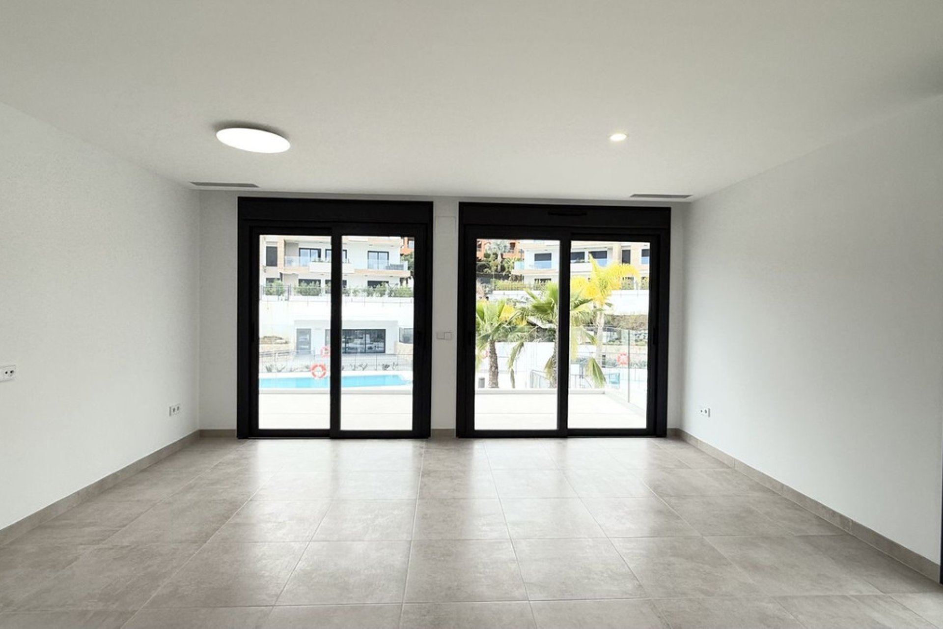 Resale - Apartment - Penthouse - Estepona - Estepona Centro