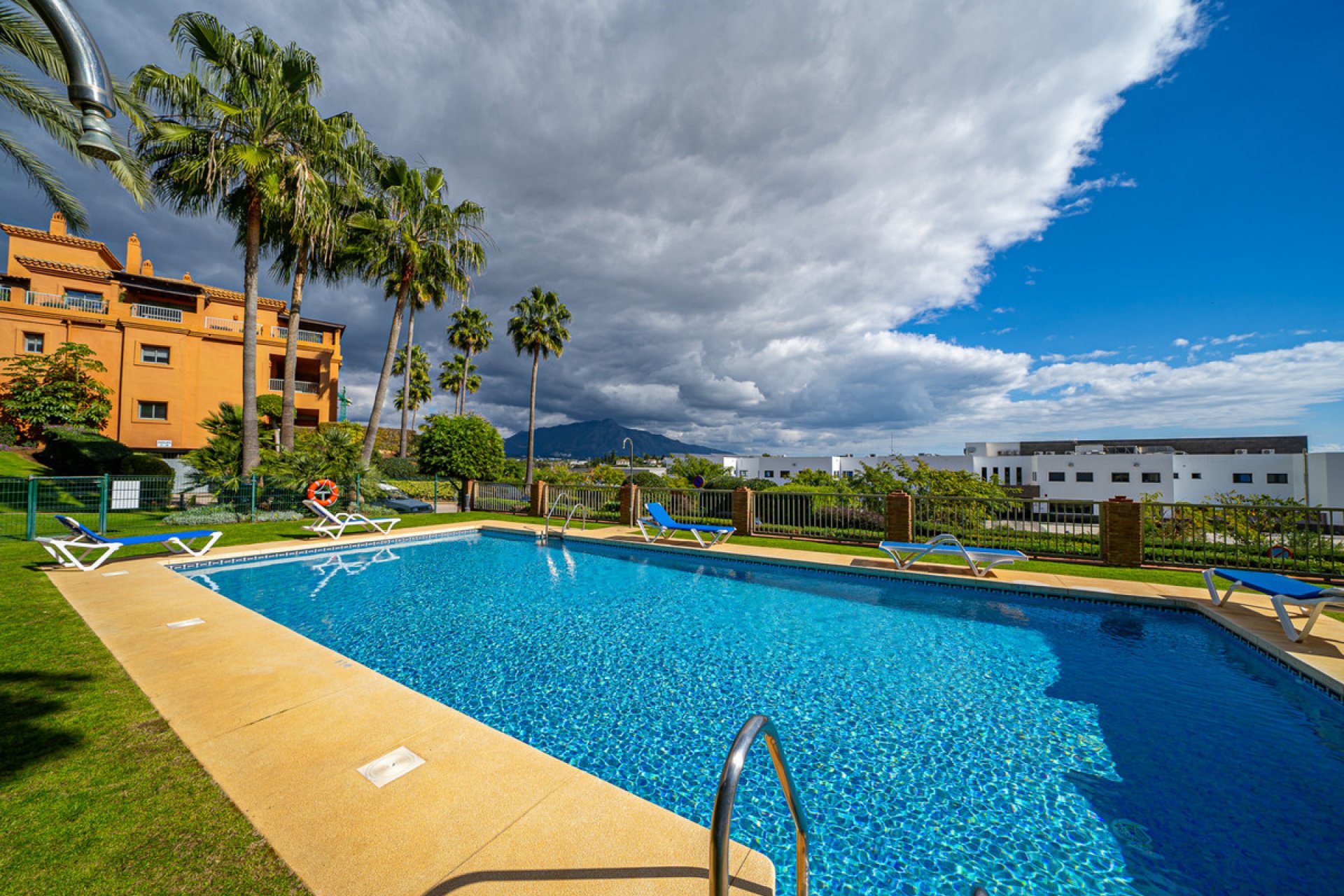 Resale - Apartment - Penthouse - Estepona - Estepona Centro