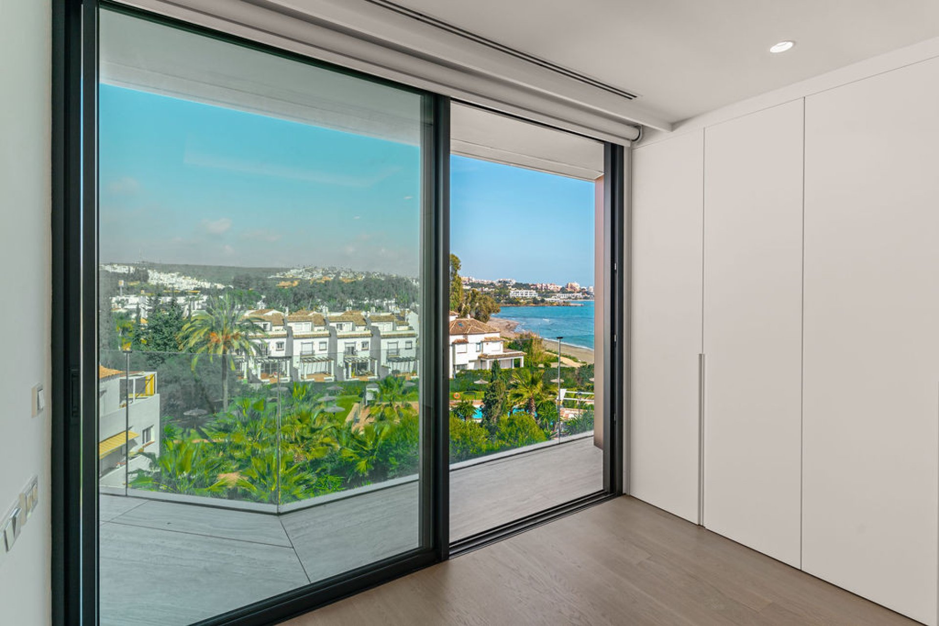 Resale - Apartment - Penthouse - Estepona - Estepona Centro