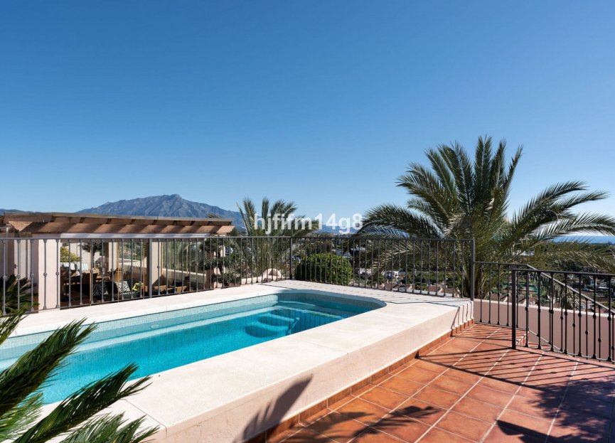 Resale - Apartment - Penthouse - Estepona - Estepona Centro