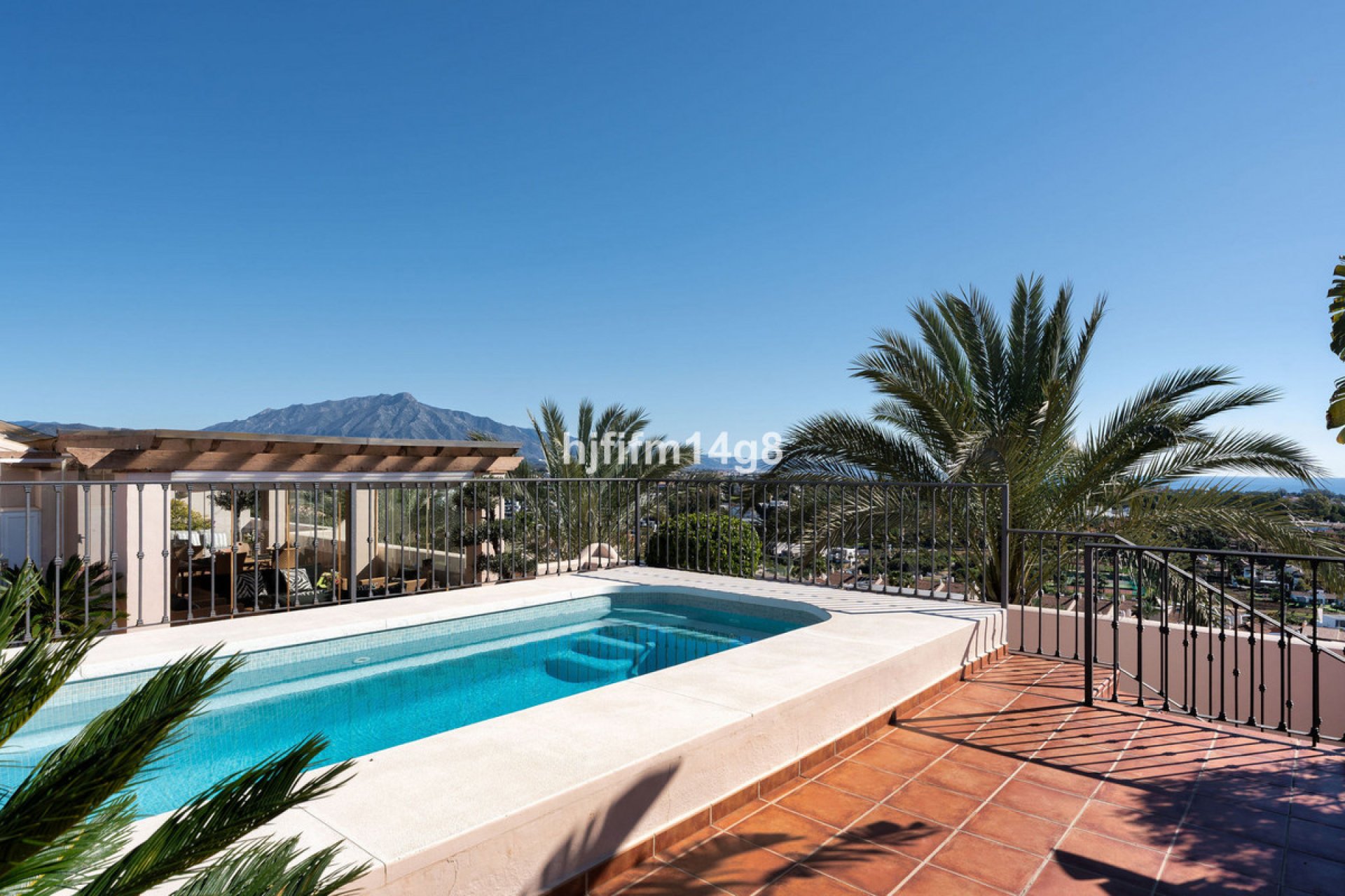 Resale - Apartment - Penthouse - Estepona - Estepona Centro