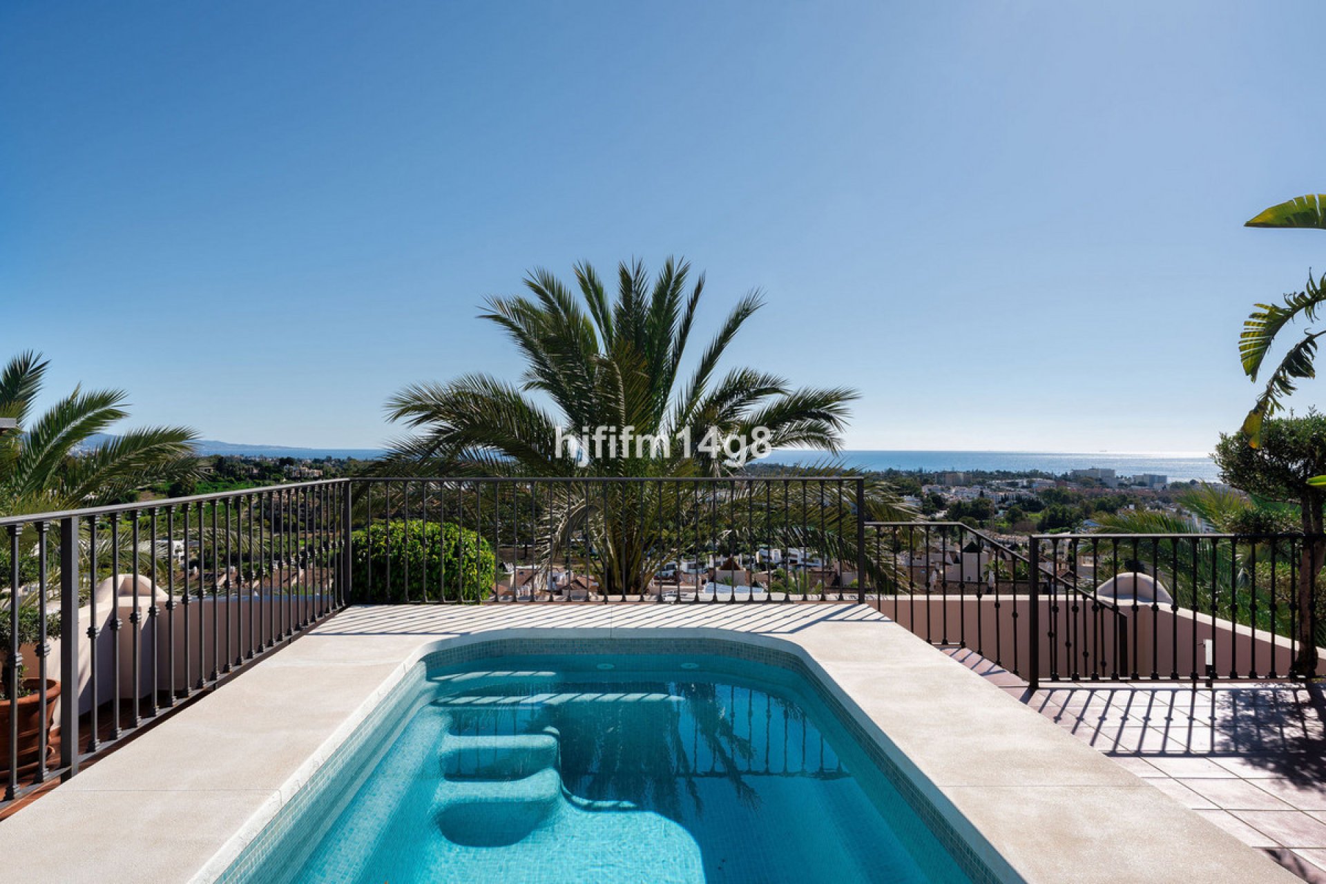 Resale - Apartment - Penthouse - Estepona - Estepona Centro