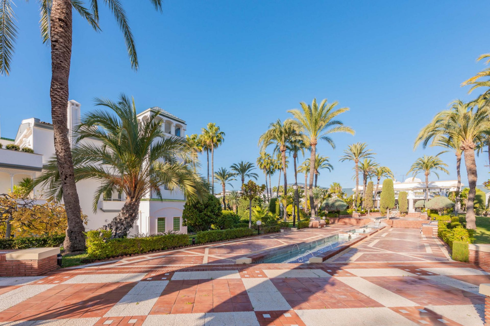 Resale - Apartment - Penthouse - Estepona - Estepona Centro