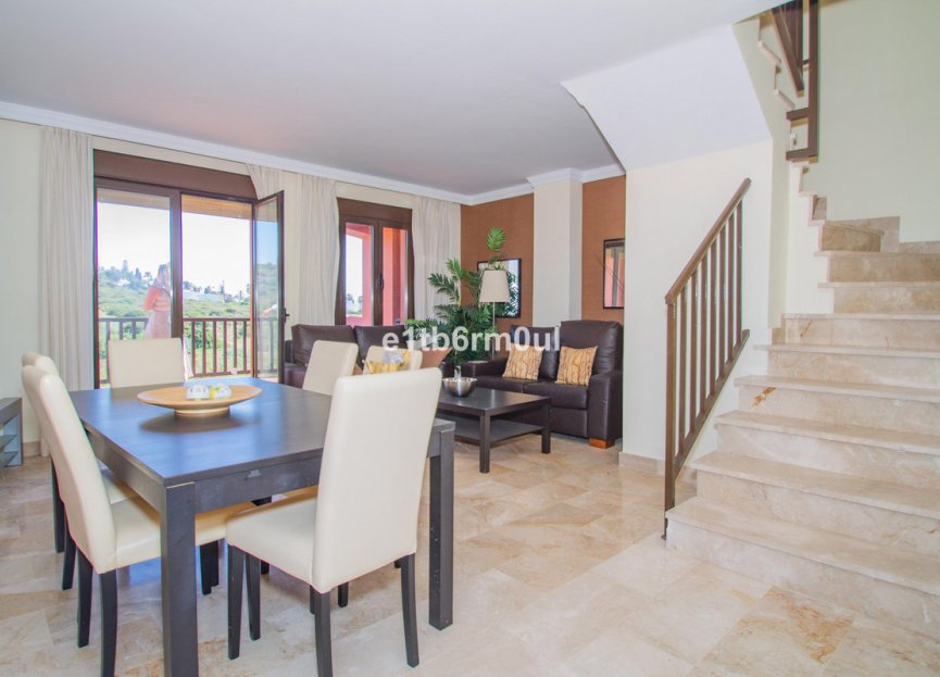 Resale - Apartment - Penthouse - Estepona - Estepona Centro