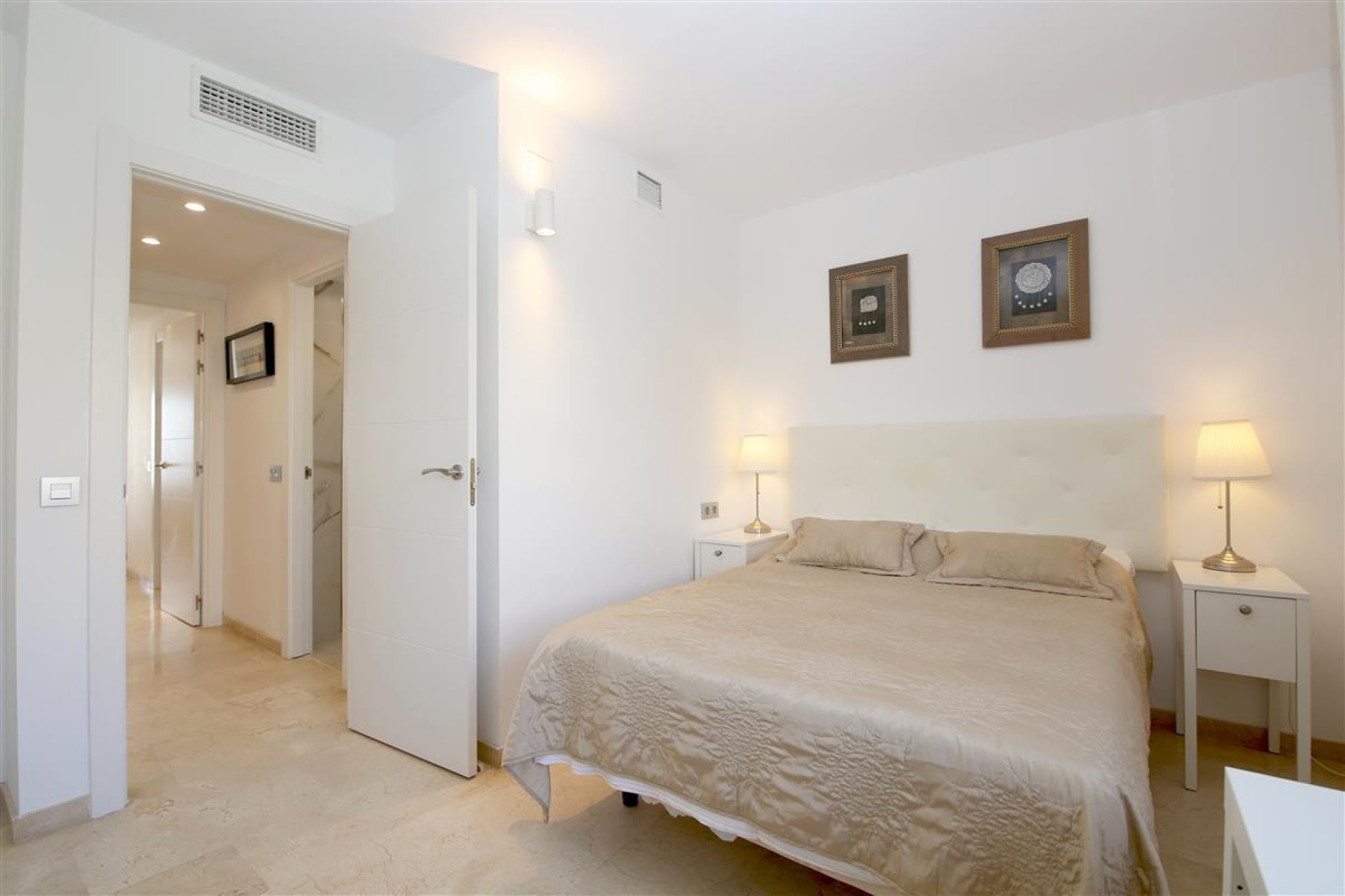Resale - Apartment - Penthouse - Estepona - Estepona Centro