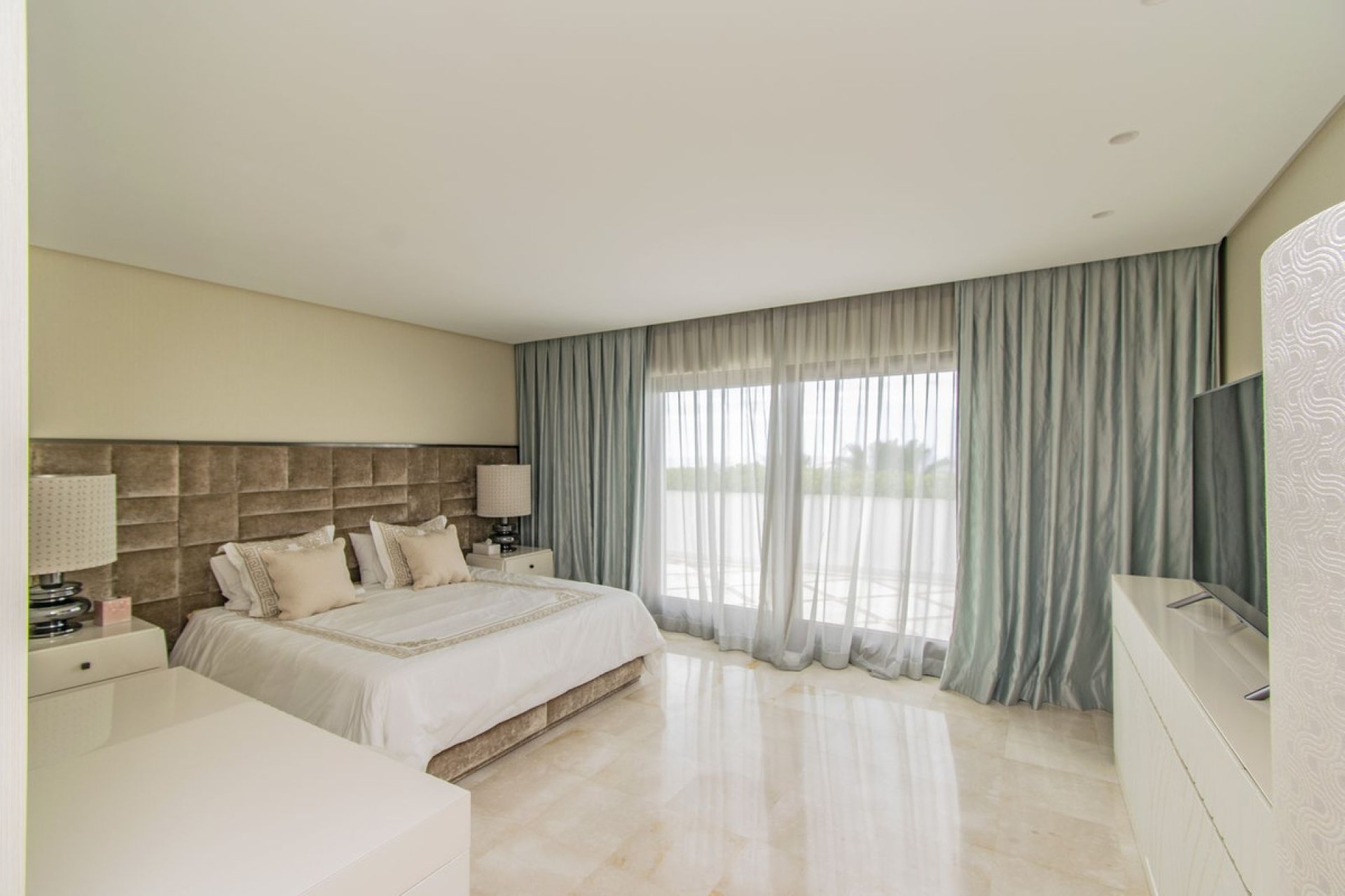 Resale - Apartment - Penthouse - Estepona - Estepona Centro