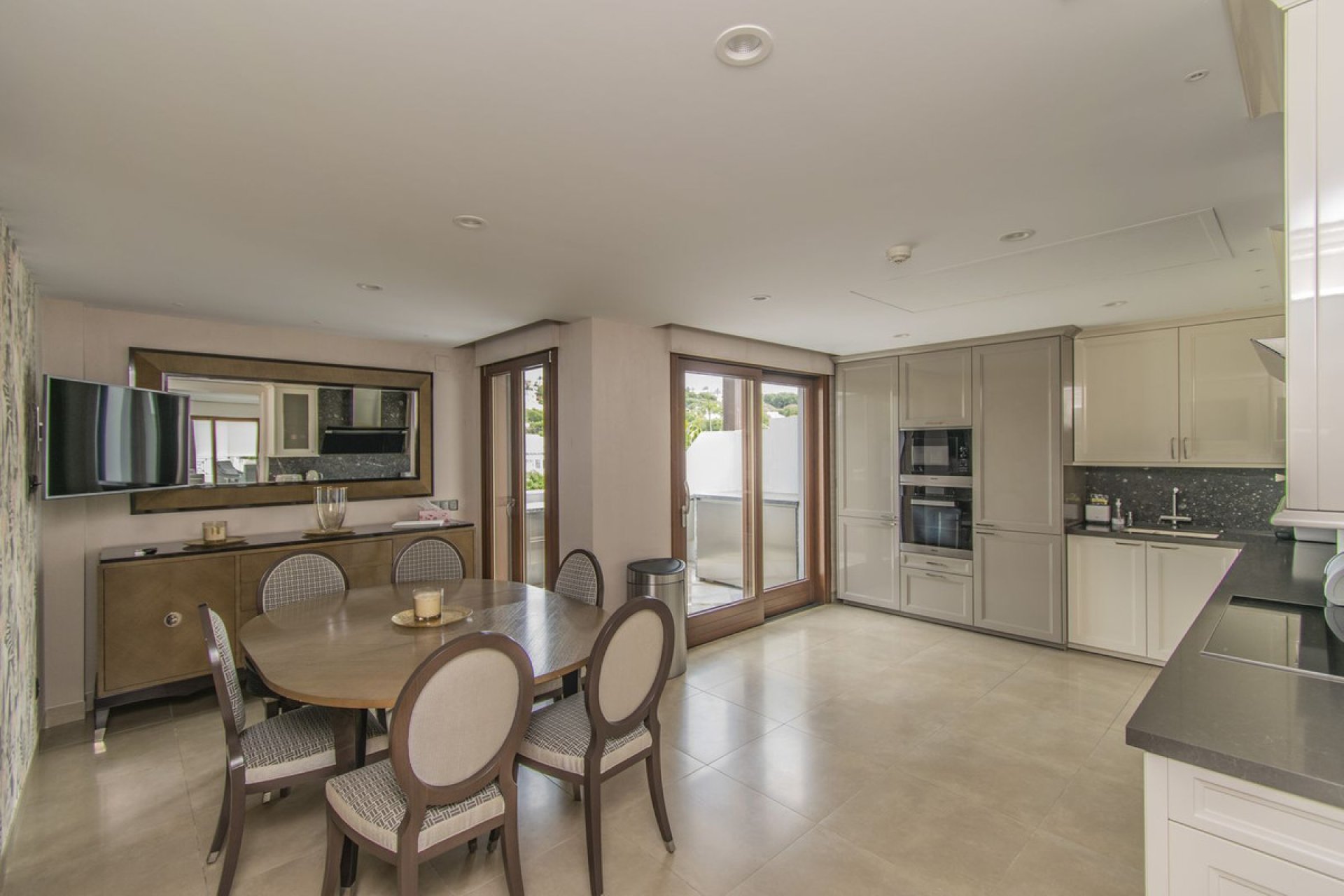 Resale - Apartment - Penthouse - Estepona - Estepona Centro