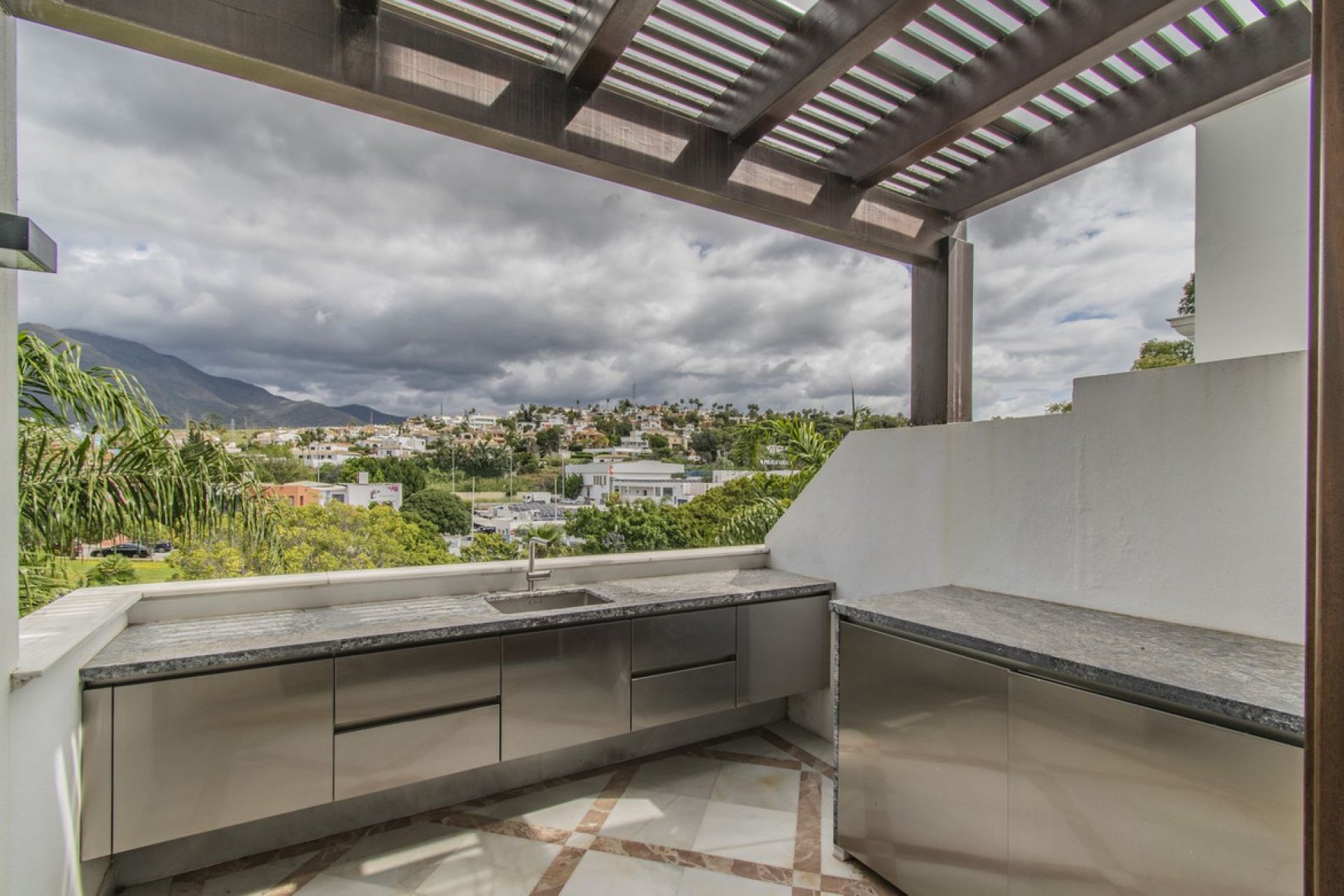 Resale - Apartment - Penthouse - Estepona - Estepona Centro