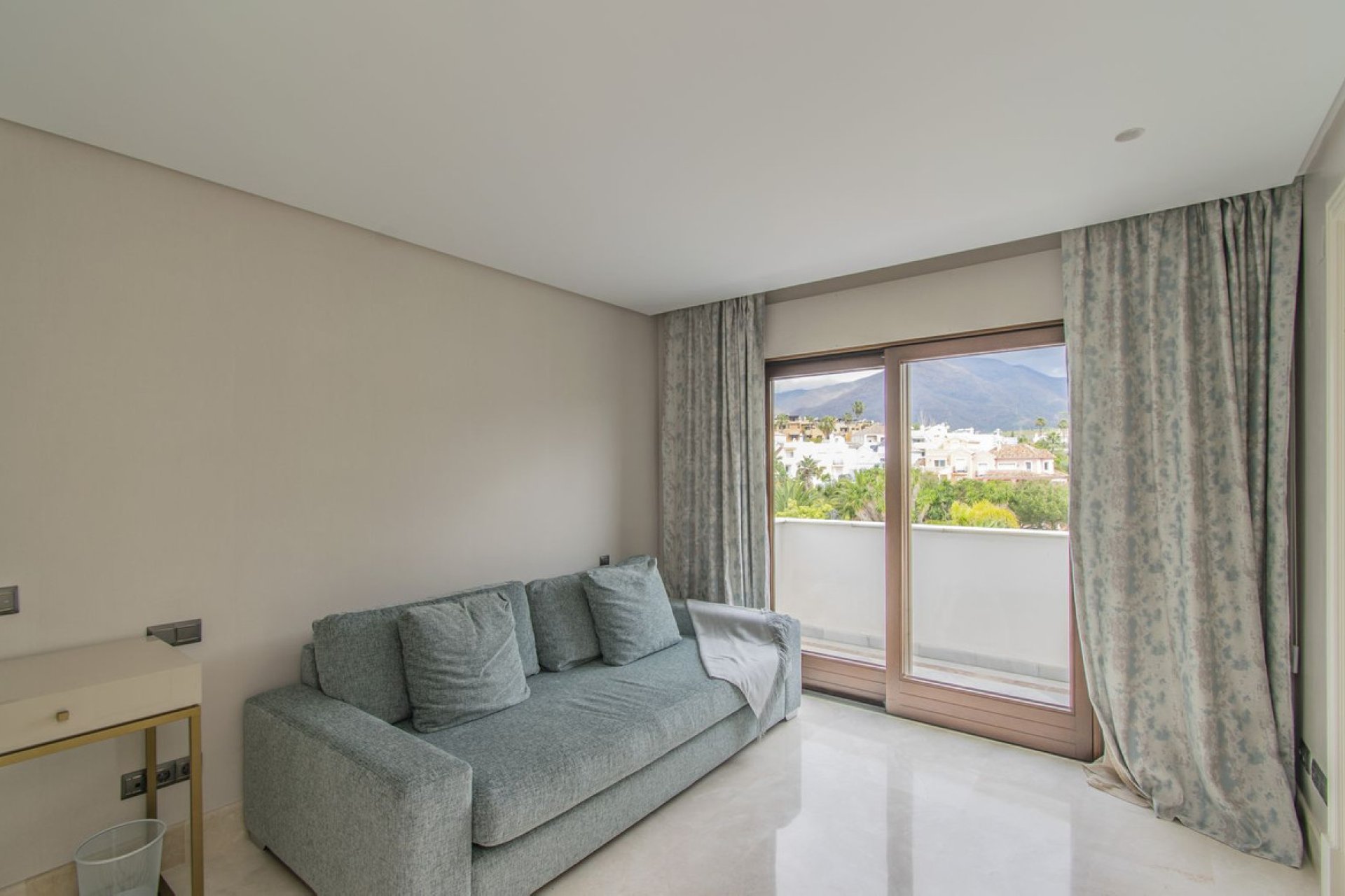 Resale - Apartment - Penthouse - Estepona - Estepona Centro
