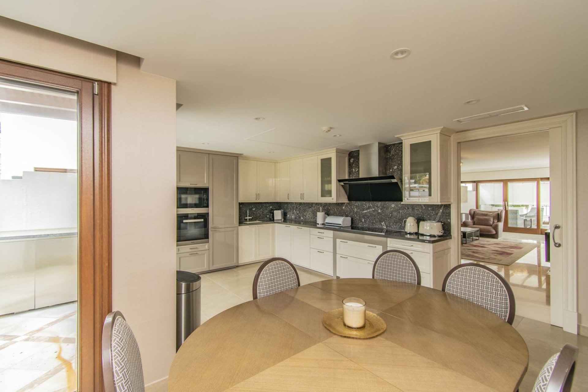 Resale - Apartment - Penthouse - Estepona - Estepona Centro