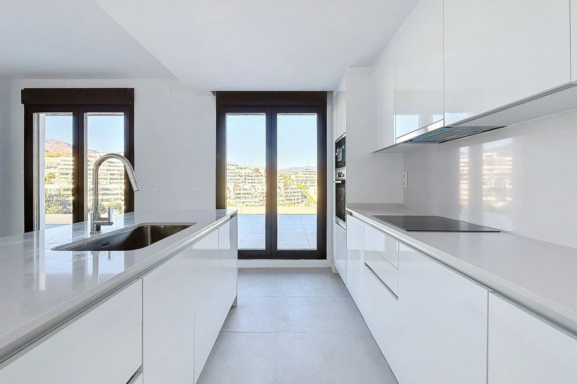 Resale - Apartment - Penthouse - Estepona - Estepona Centro