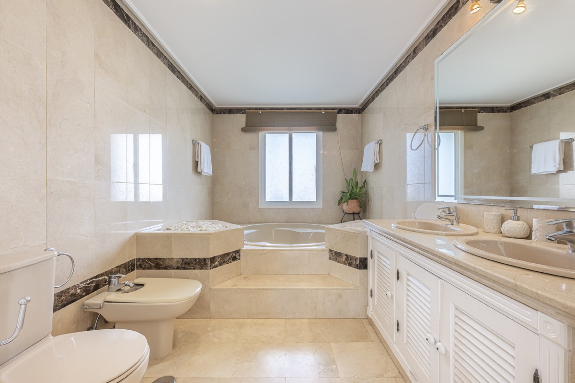 Resale - Apartment - Penthouse - Estepona - Estepona Centro