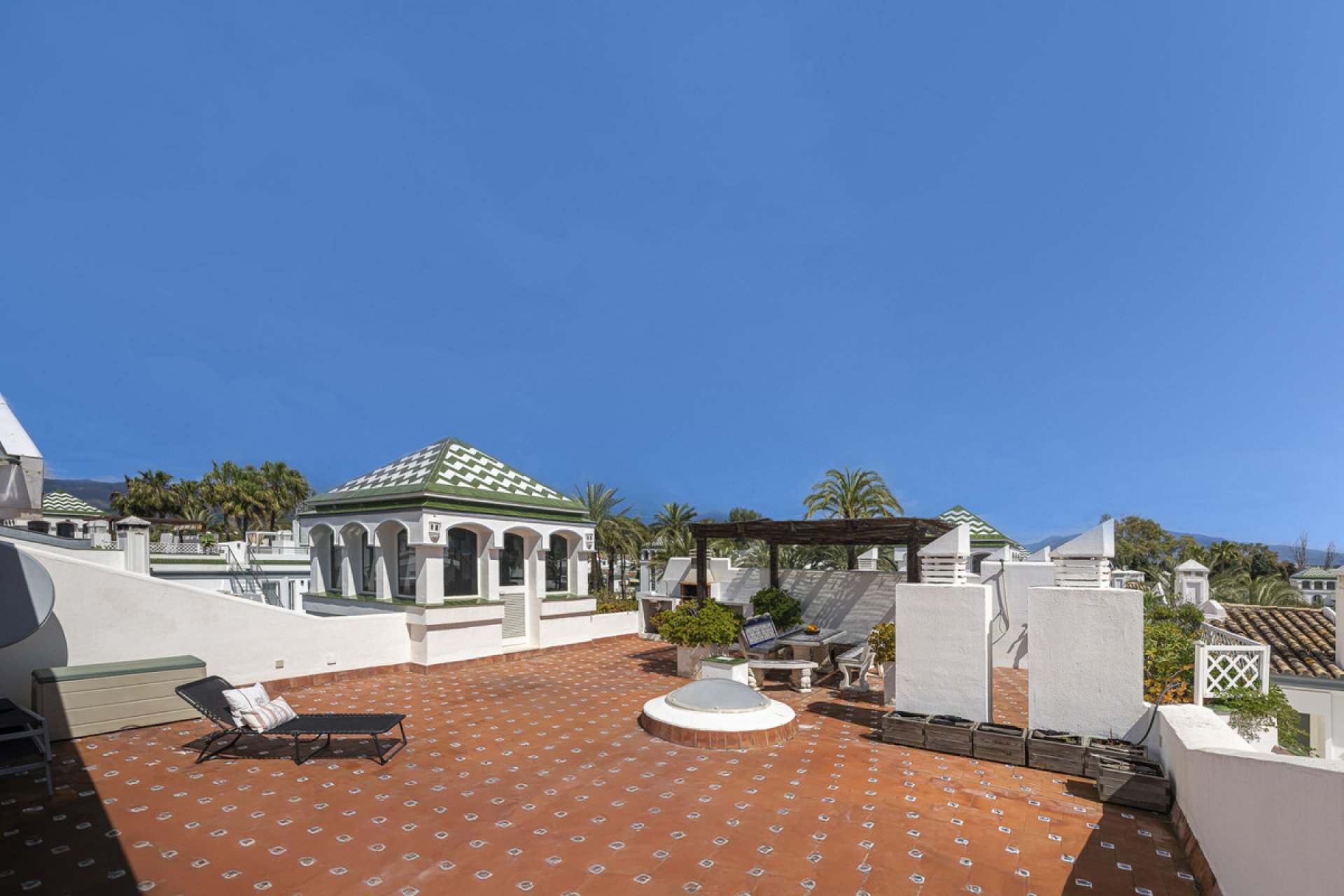 Resale - Apartment - Penthouse - Estepona - Estepona Centro