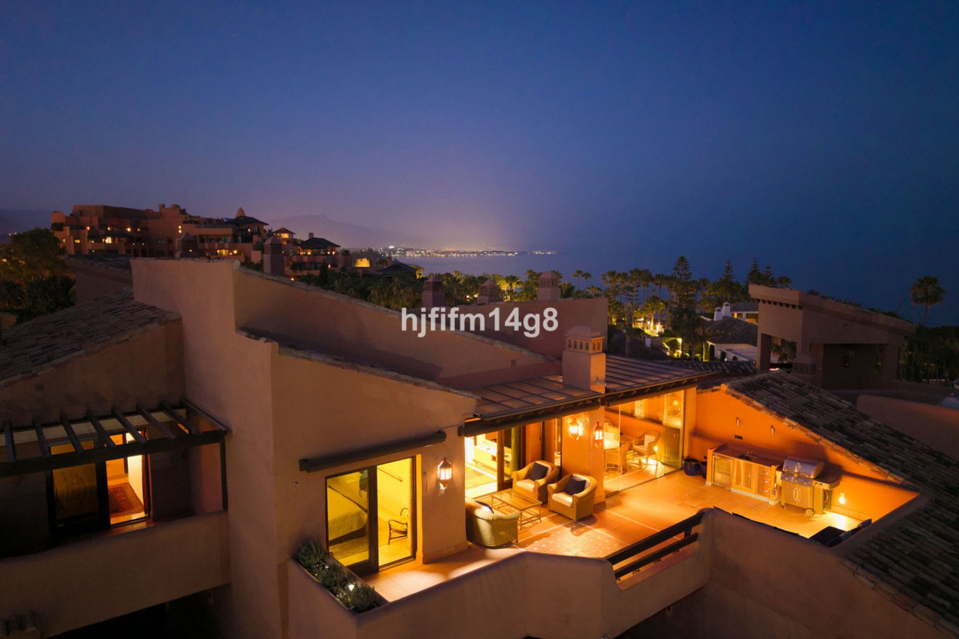 Resale - Apartment - Penthouse - Estepona - Estepona Centro