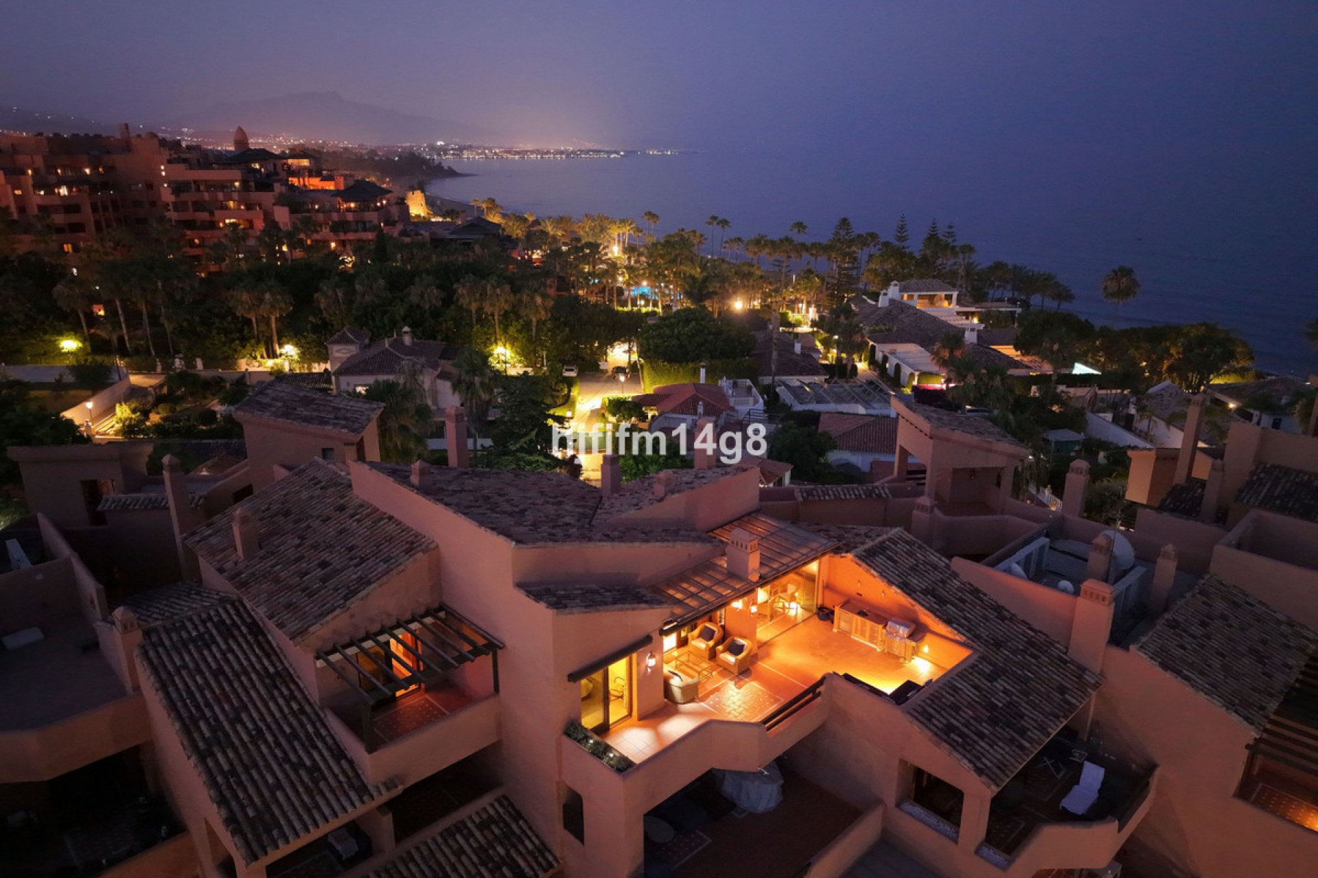 Resale - Apartment - Penthouse - Estepona - Estepona Centro