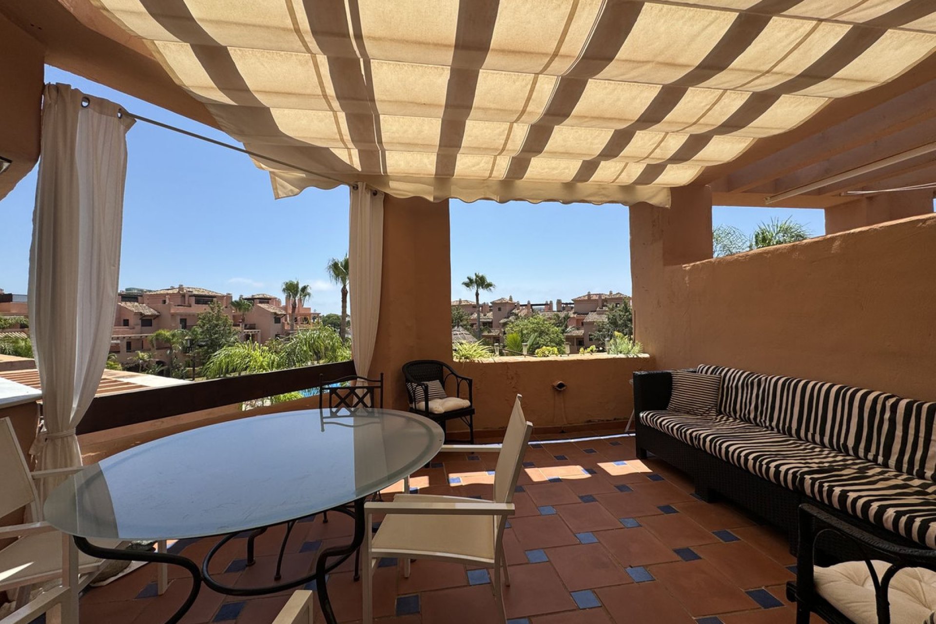 Resale - Apartment - Penthouse - Estepona - Hacienda del Sol