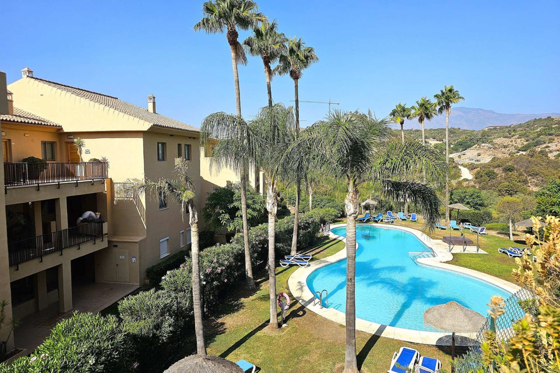 Resale - Apartment - Penthouse - Estepona - Selwo