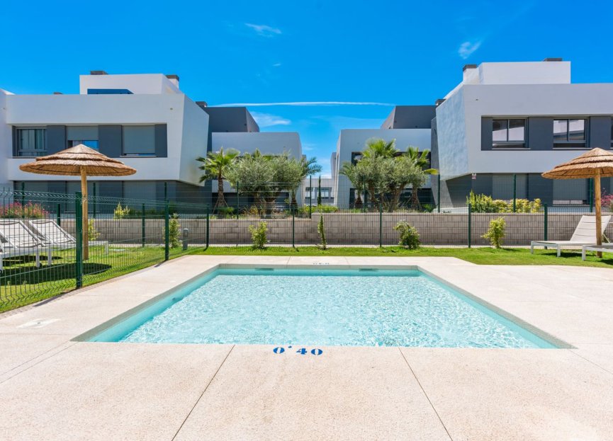 Resale - Apartment - Penthouse - Estepona - Selwo