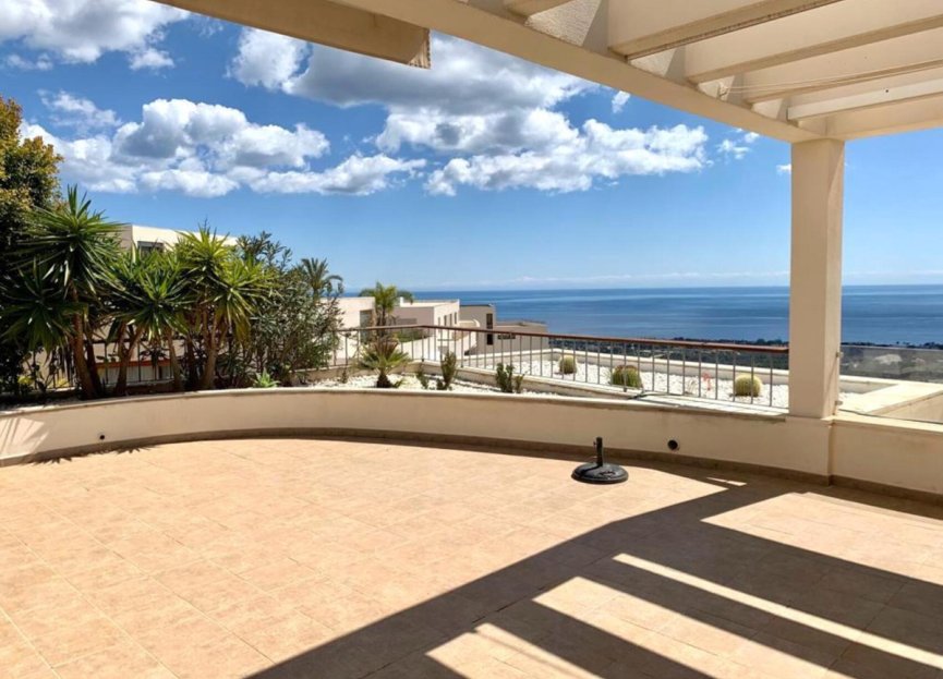 Resale - Apartment - Penthouse - Marbella - Altos de los Monteros