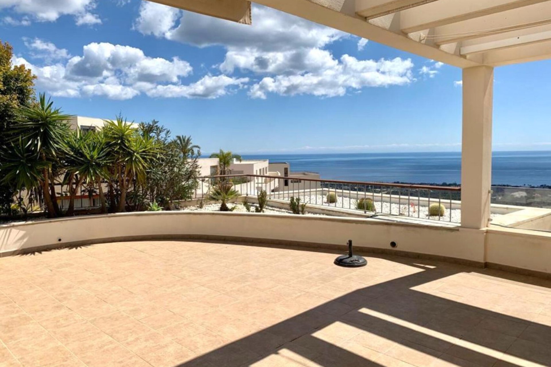 Resale - Apartment - Penthouse - Marbella - Altos de los Monteros