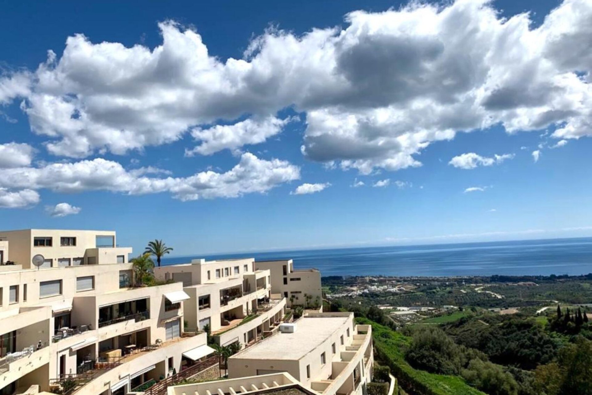 Resale - Apartment - Penthouse - Marbella - Altos de los Monteros