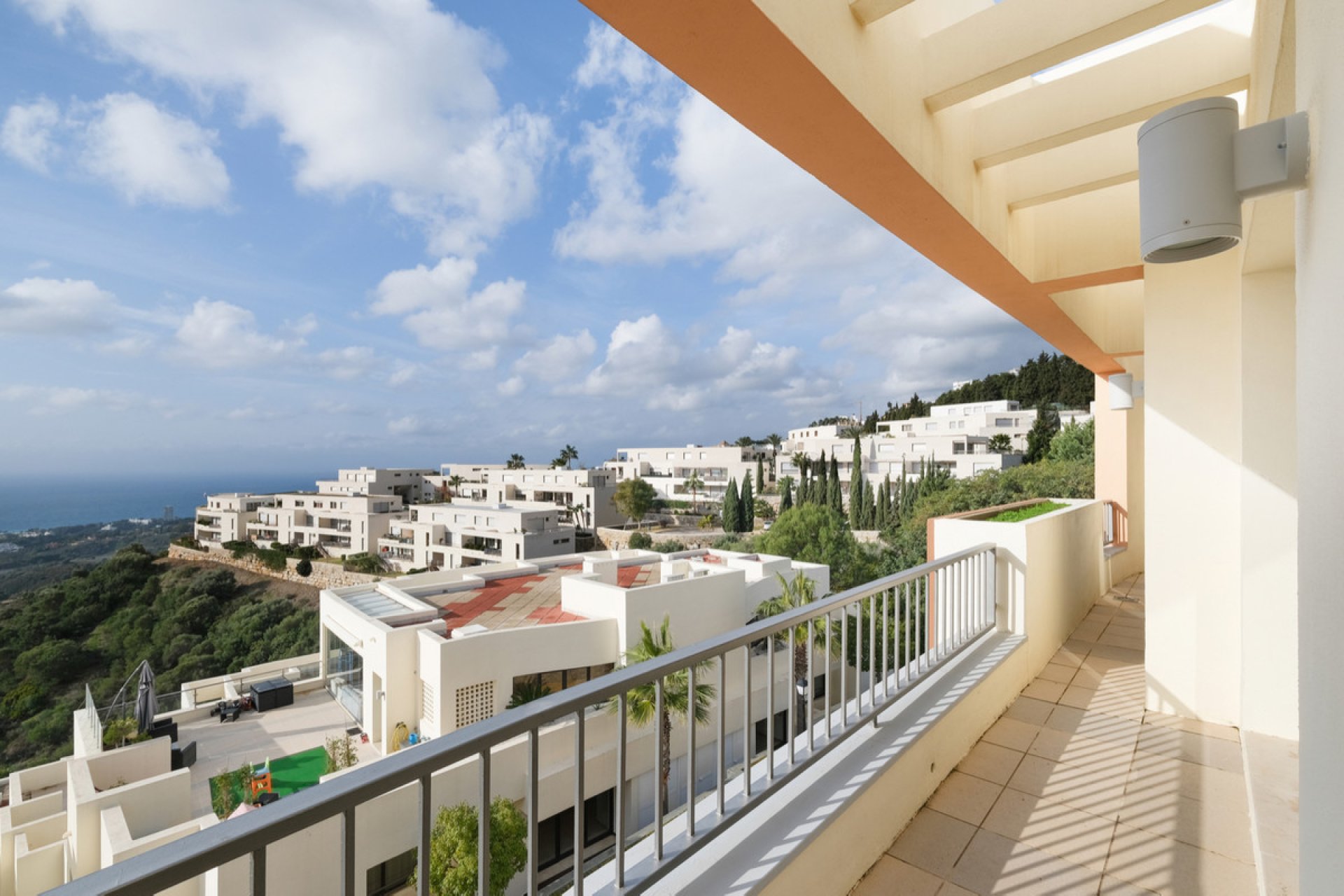 Resale - Apartment - Penthouse - Marbella - Altos de los Monteros