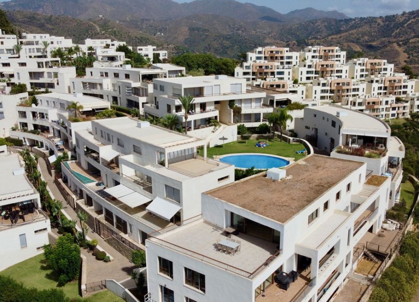 Resale - Apartment - Penthouse - Marbella - Altos de los Monteros