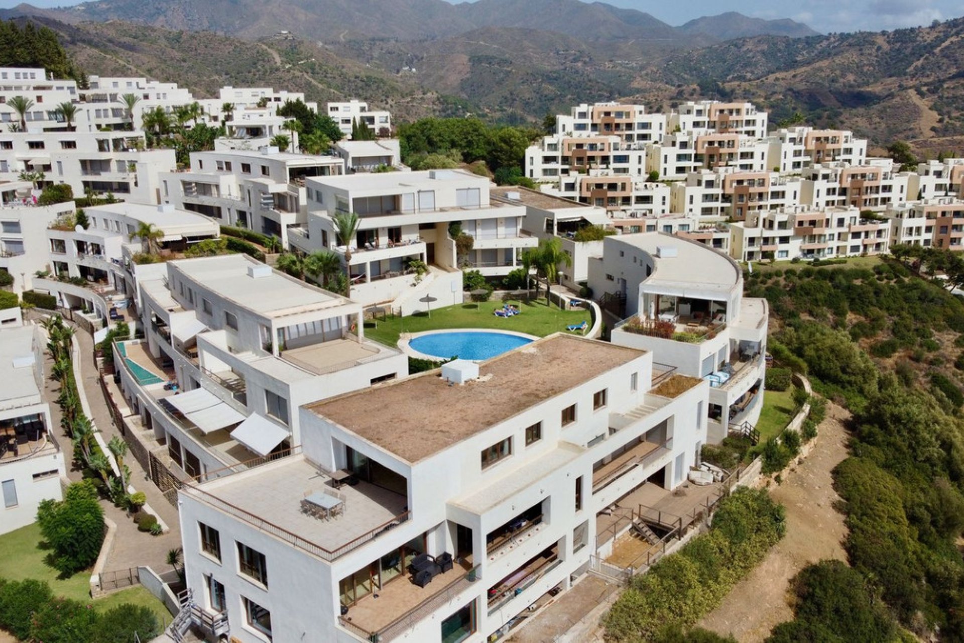 Resale - Apartment - Penthouse - Marbella - Altos de los Monteros